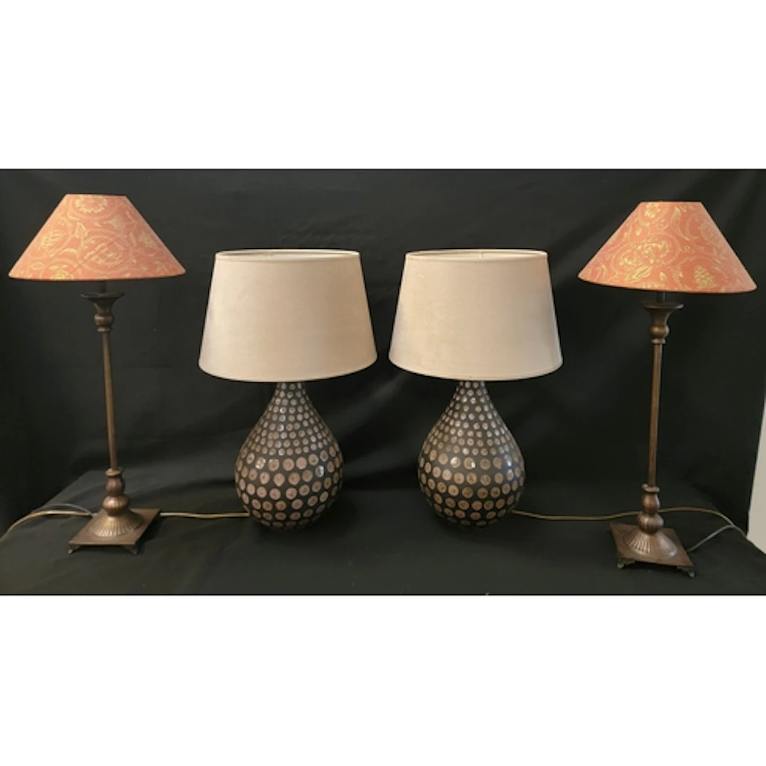 TWO PAIRS OF VINTAGE TABLE LAMPS comprising a pair with pear...