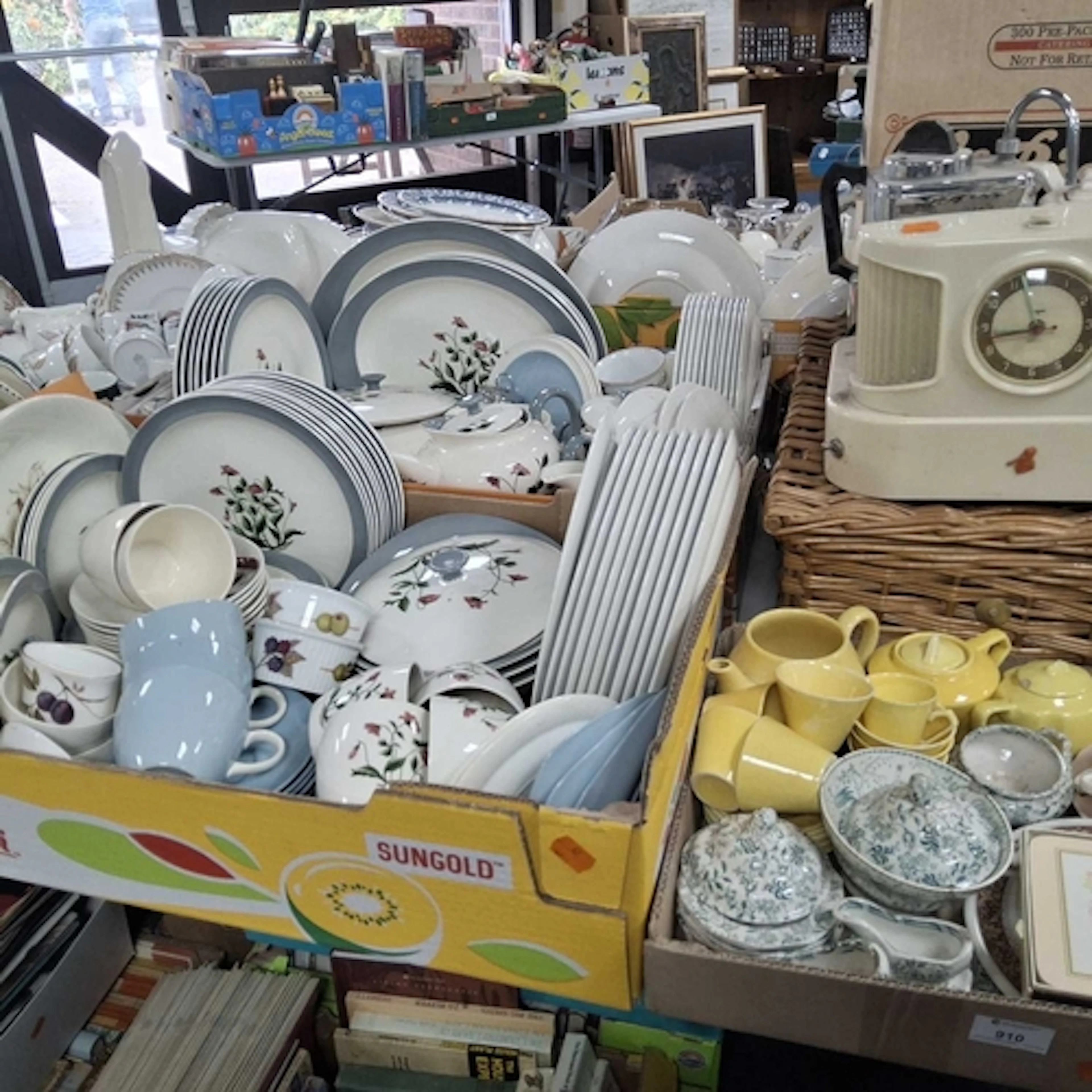 FIVE BOXES AND LOOSE DINNER AND TEAWARE to include a large q...