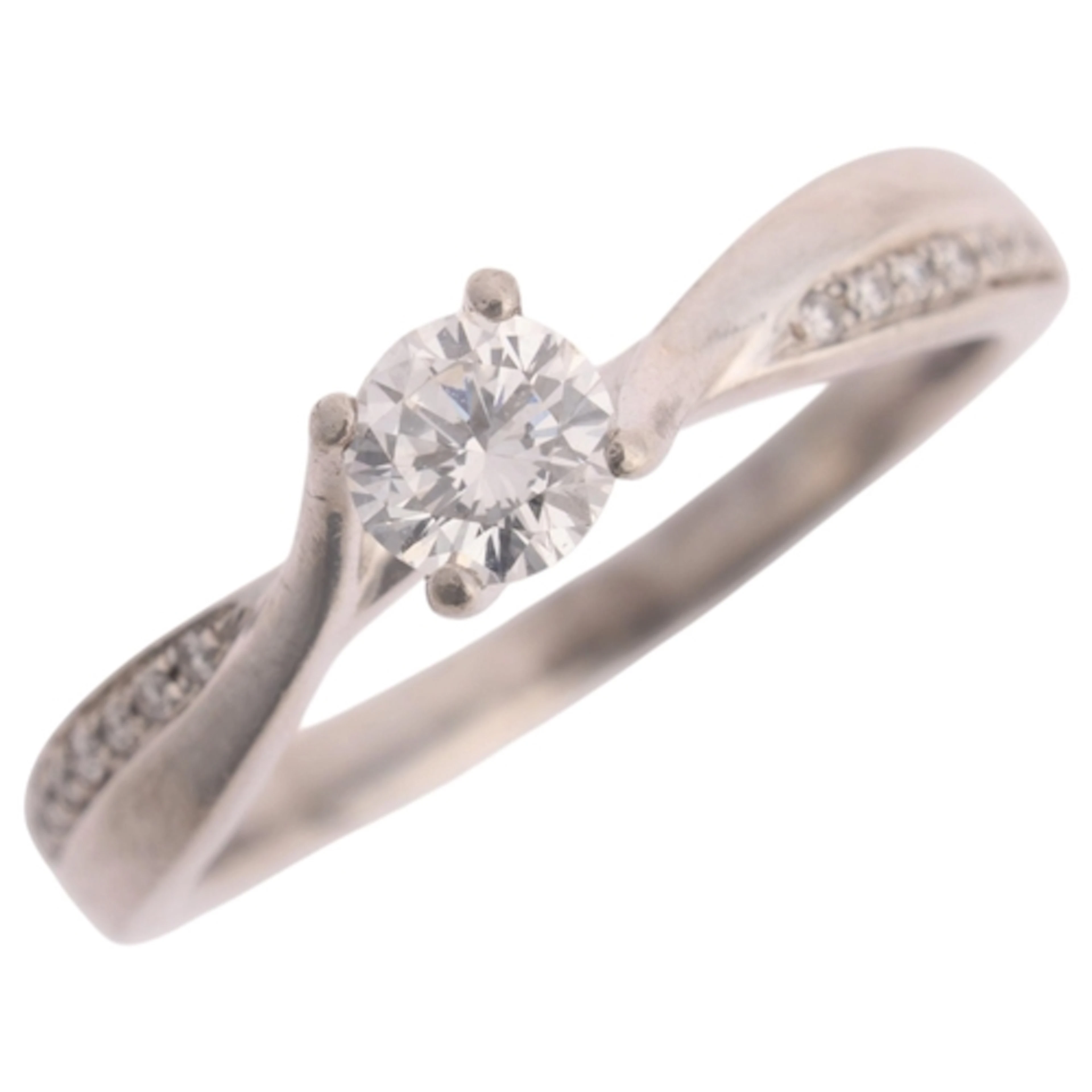 A platinum 0.20ct single stone diamond ring, claw set with 0...
