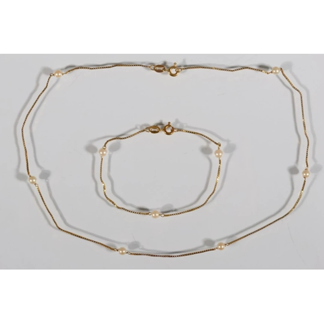9ct gold box link and pearl necklace and a matching bracelet...