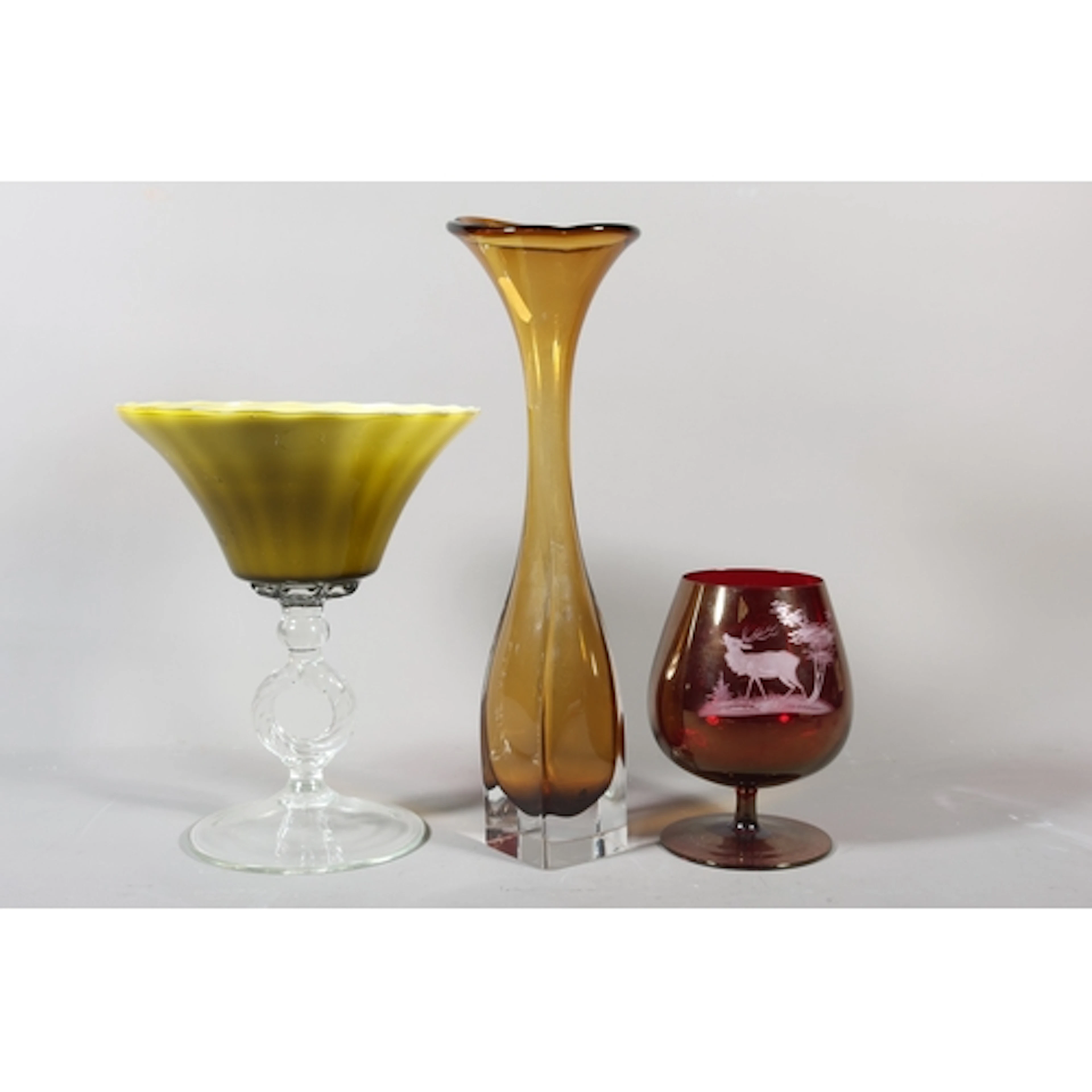 Mid-century glassware to include a Scandinavian Art Glass Ja...