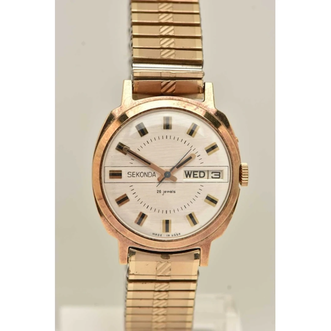 A GENTS 'SEKONDA' WRISTWATCH, manual wind, round silvered di...