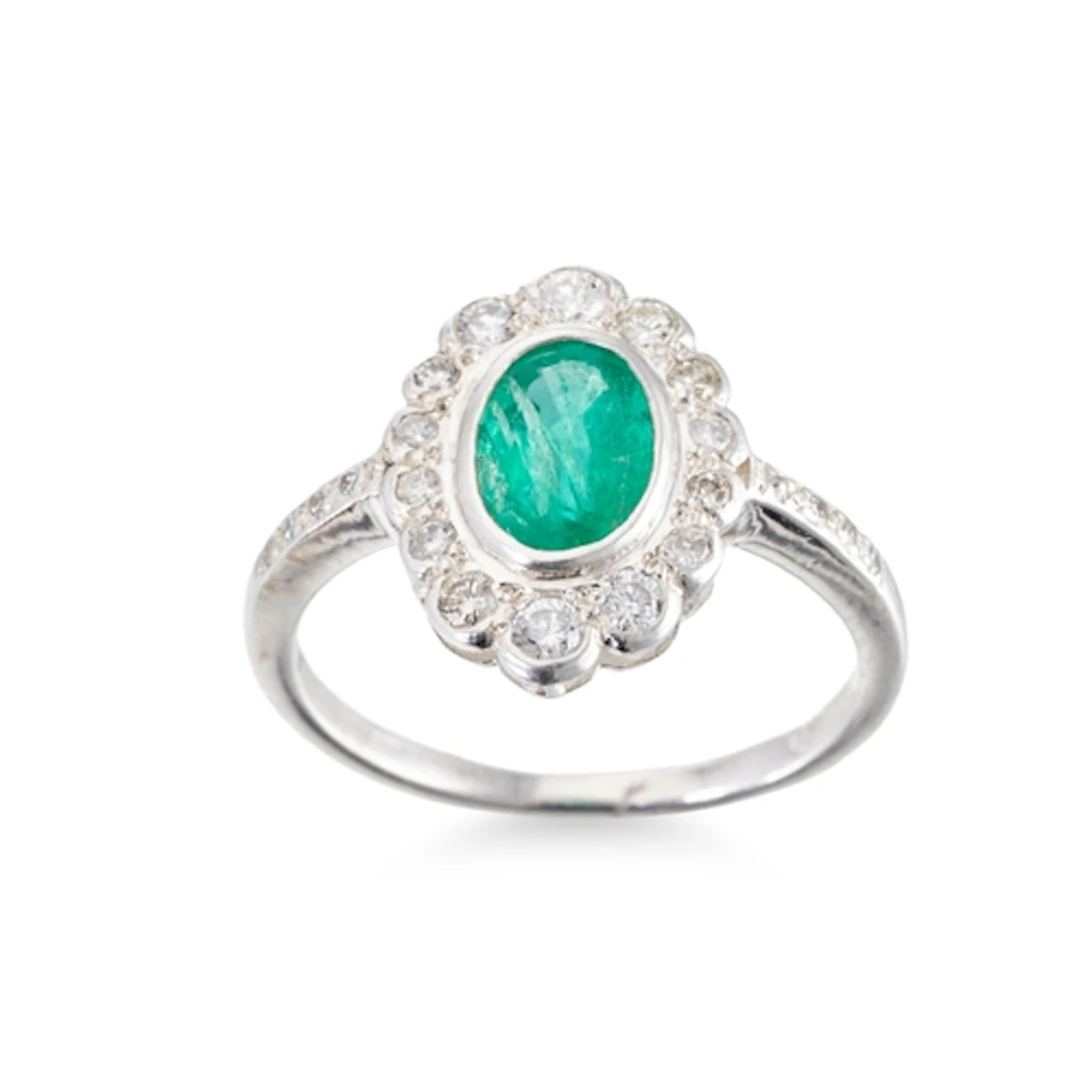 A DIAMOND AND EMERALD RING, mounted in silver, size L-M