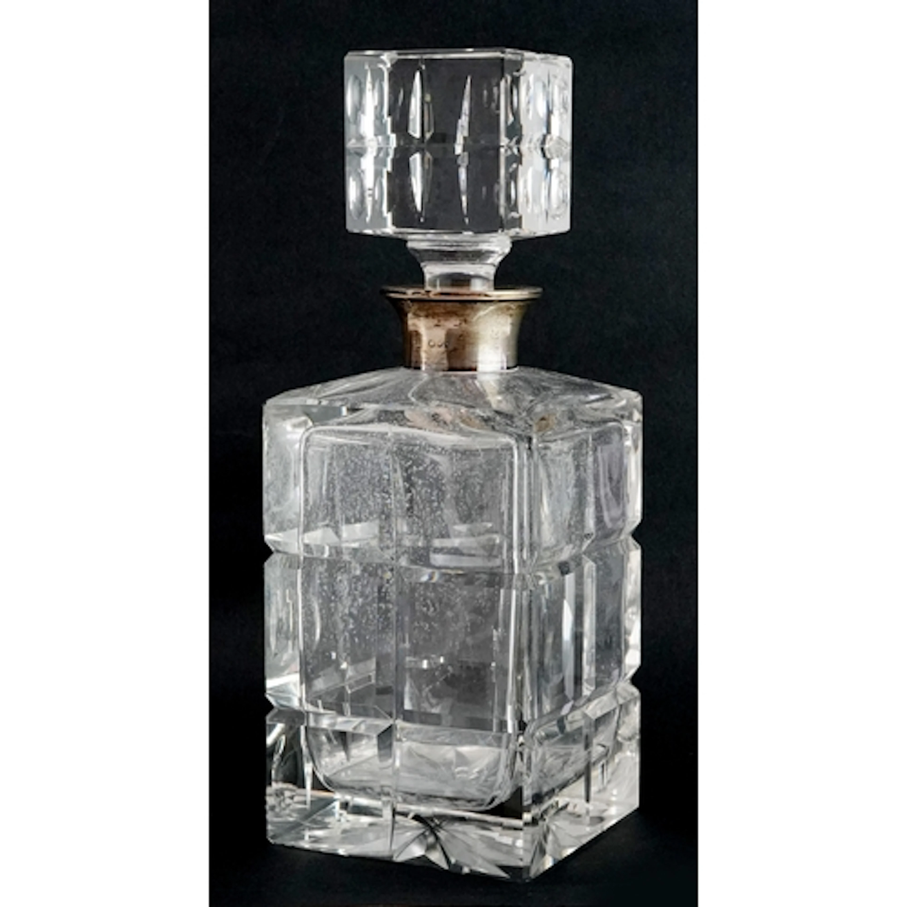 Israel Freeman & Son Ltd., Elizabeth II cut crystal decanter...