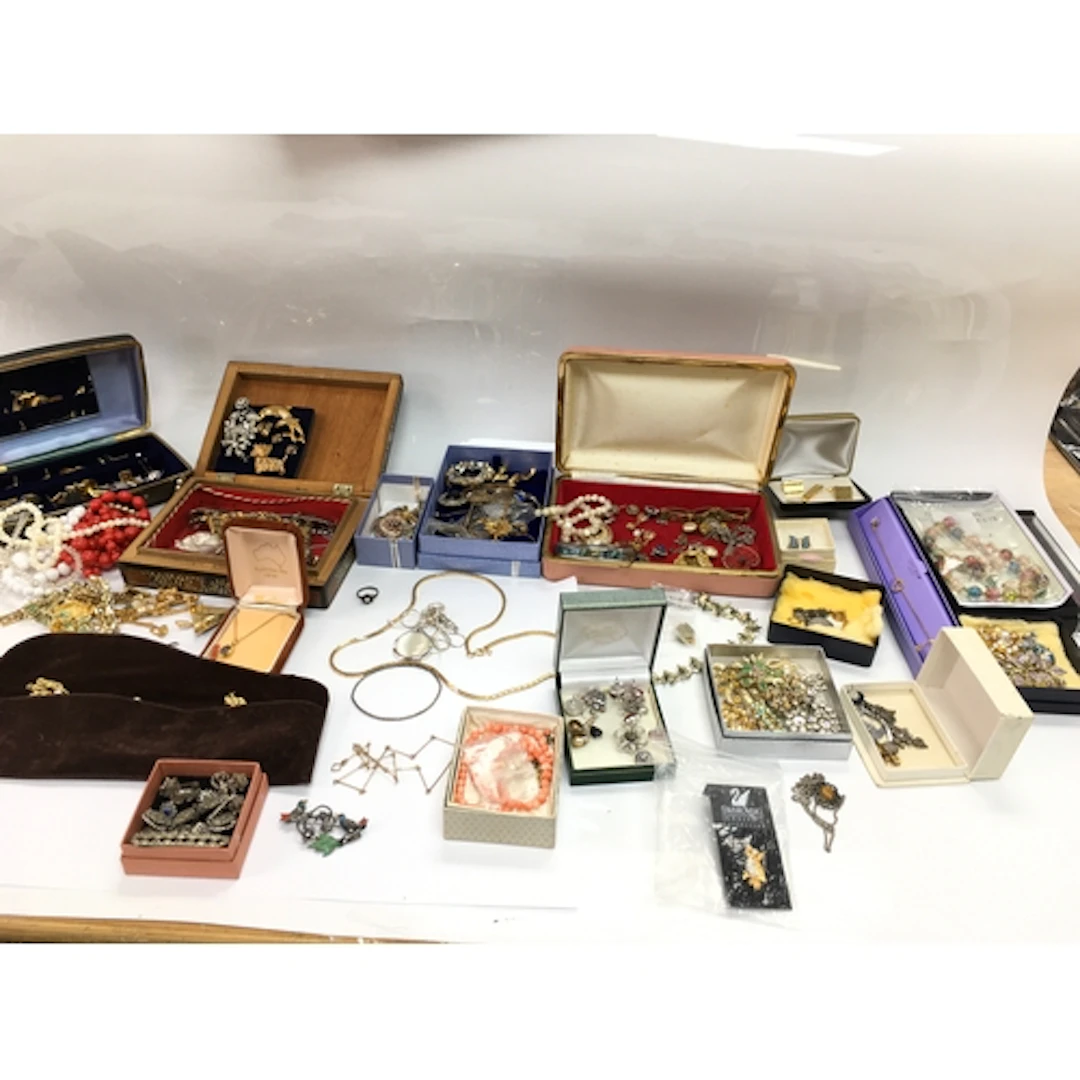 Large collection of assorted costume jewellery including num...
