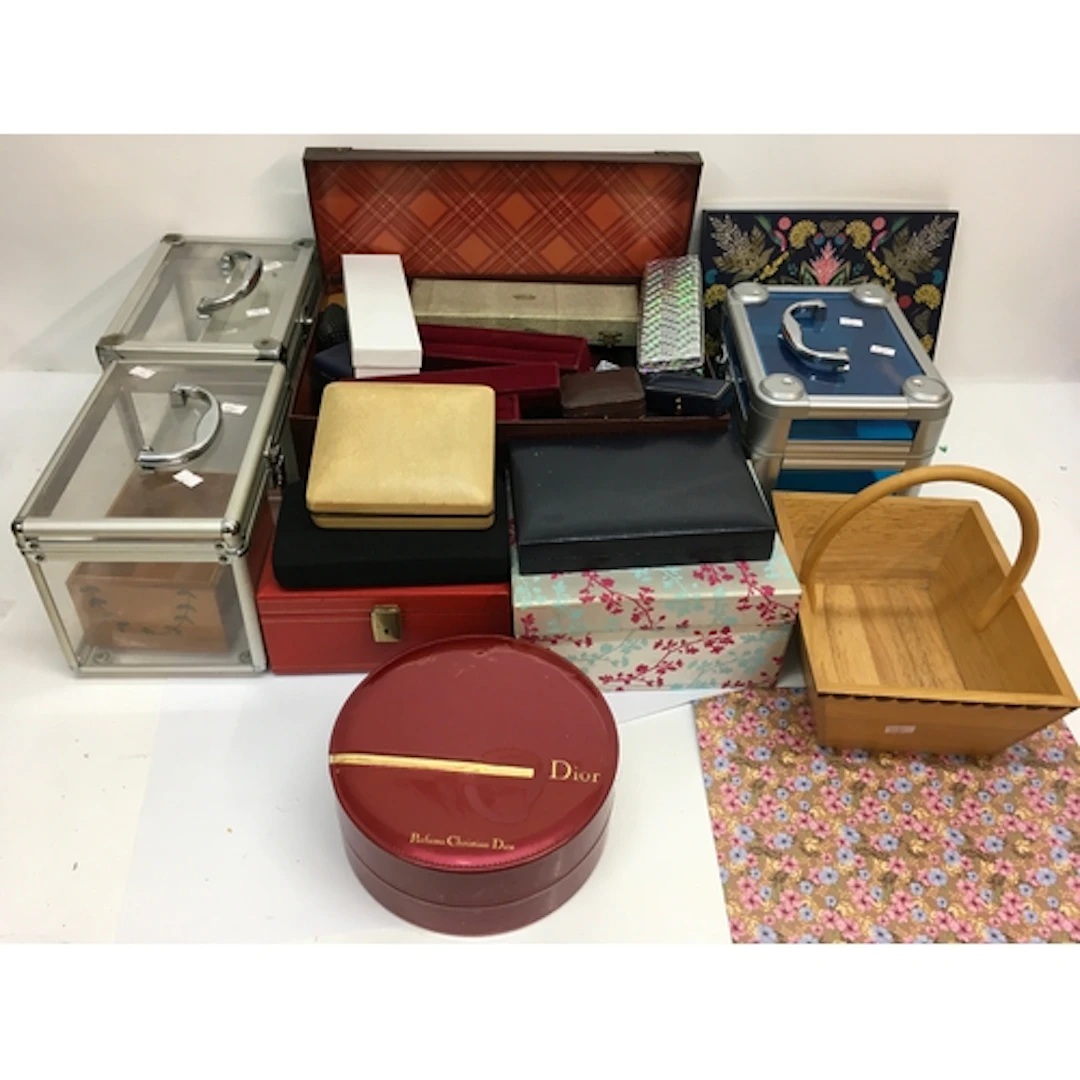 A quantity of empty jewellery boxes and cases