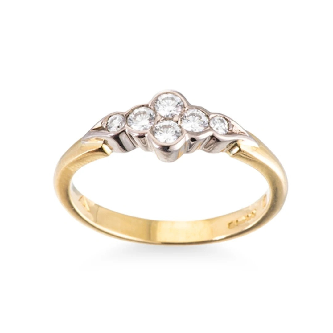 A DIAMOND CLUSTER RING, the brilliant cut diamonds mounted i...