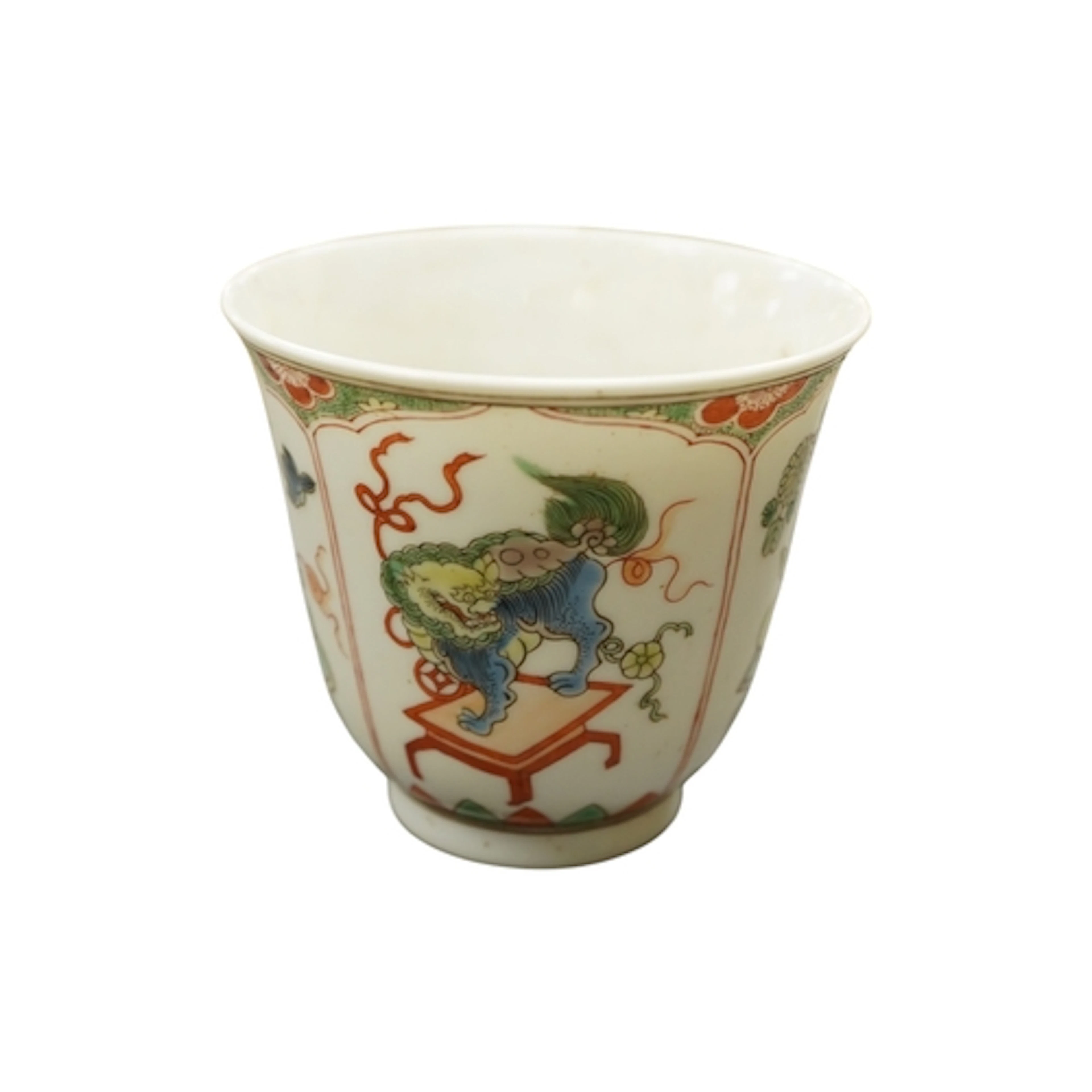 A Chinese enamelled famille verte 'antiques' cup, 7.5cm high...