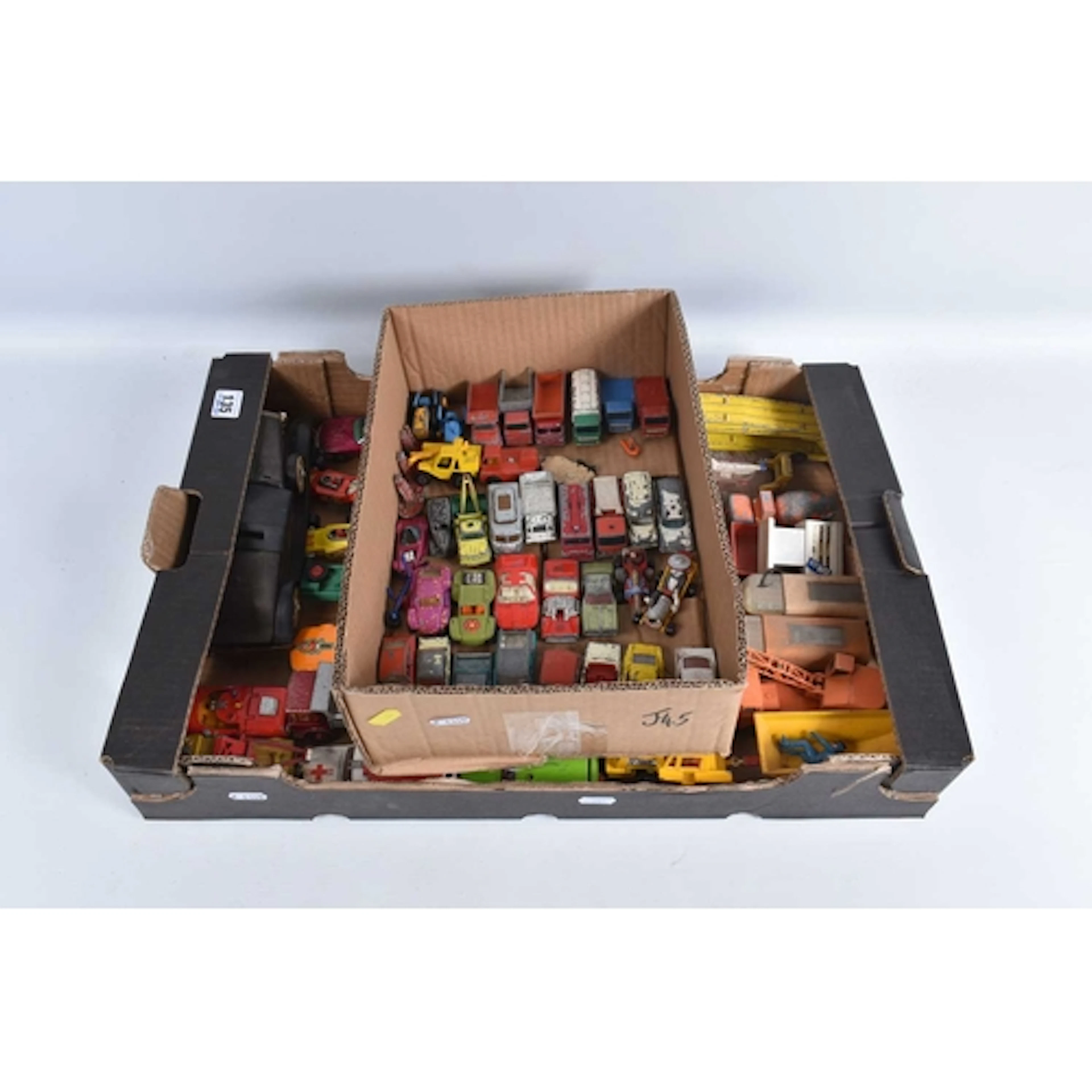A QUANTITY OF UNBOXED ASSORTED PLAYWORN MAINLY MATCHBOX DIEC...