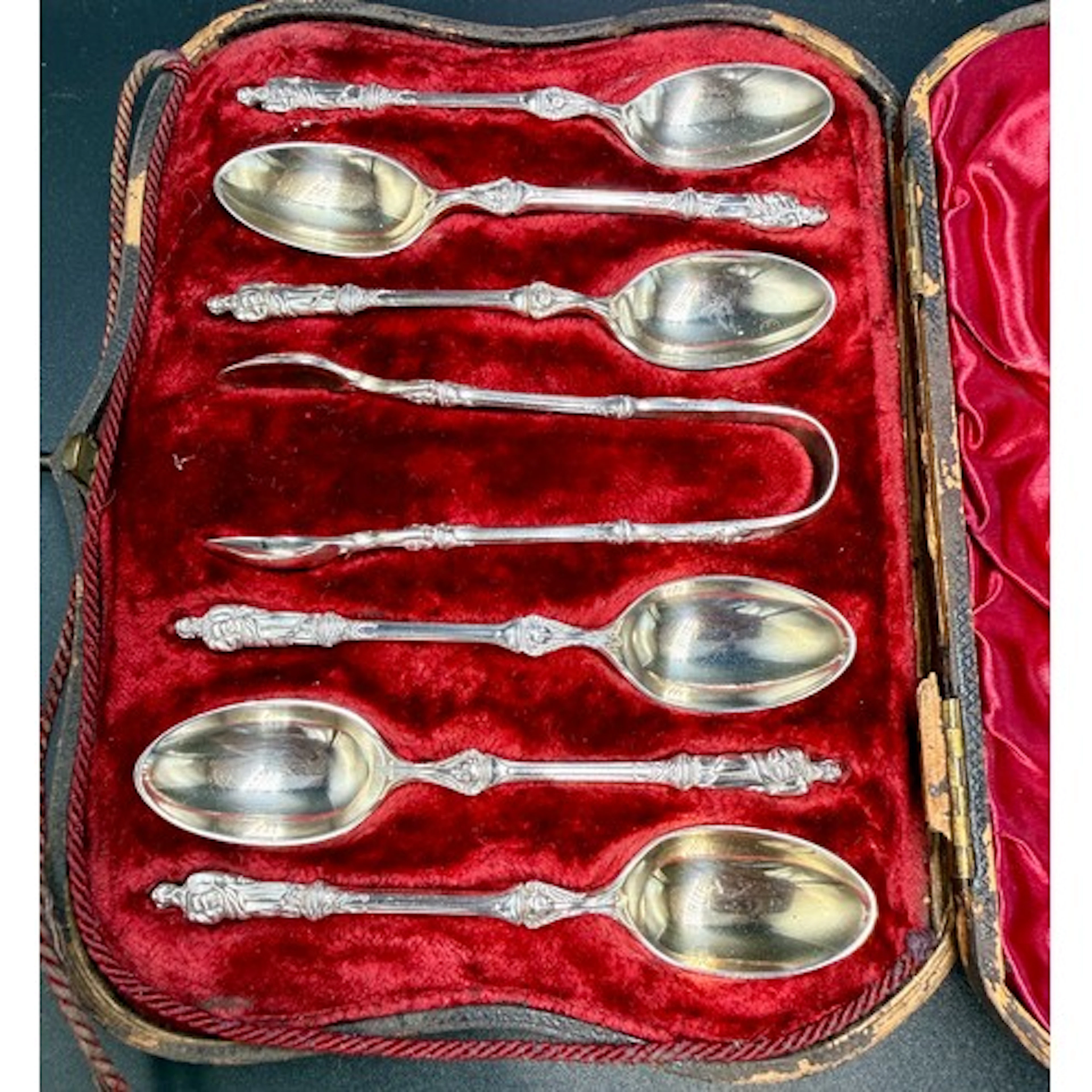 Boxed silver apostle spoons and sugar tongs. Sheffield 1892,...