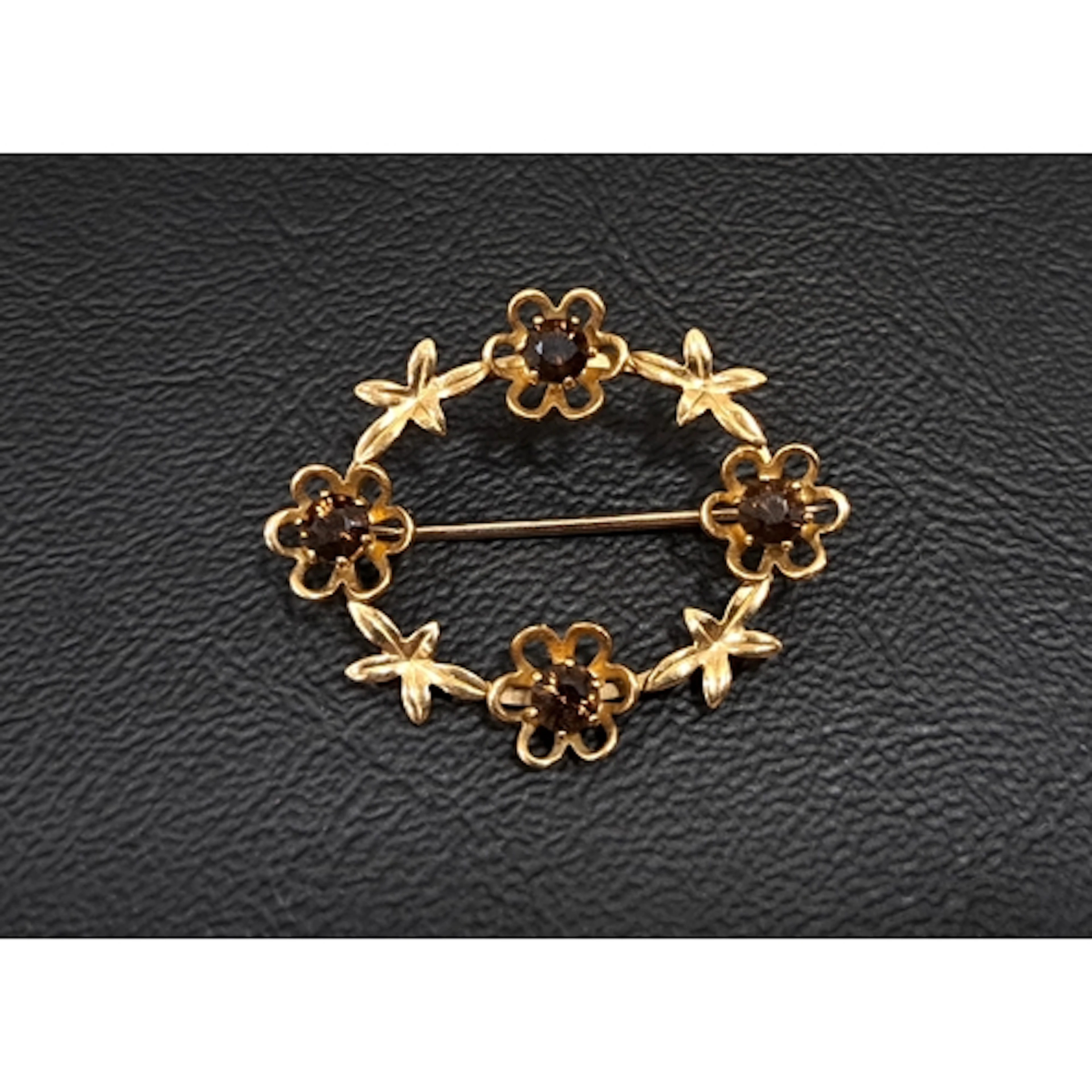 SMOKY QUARTZ SET BROOCH the circular brooch with flowerhead ...