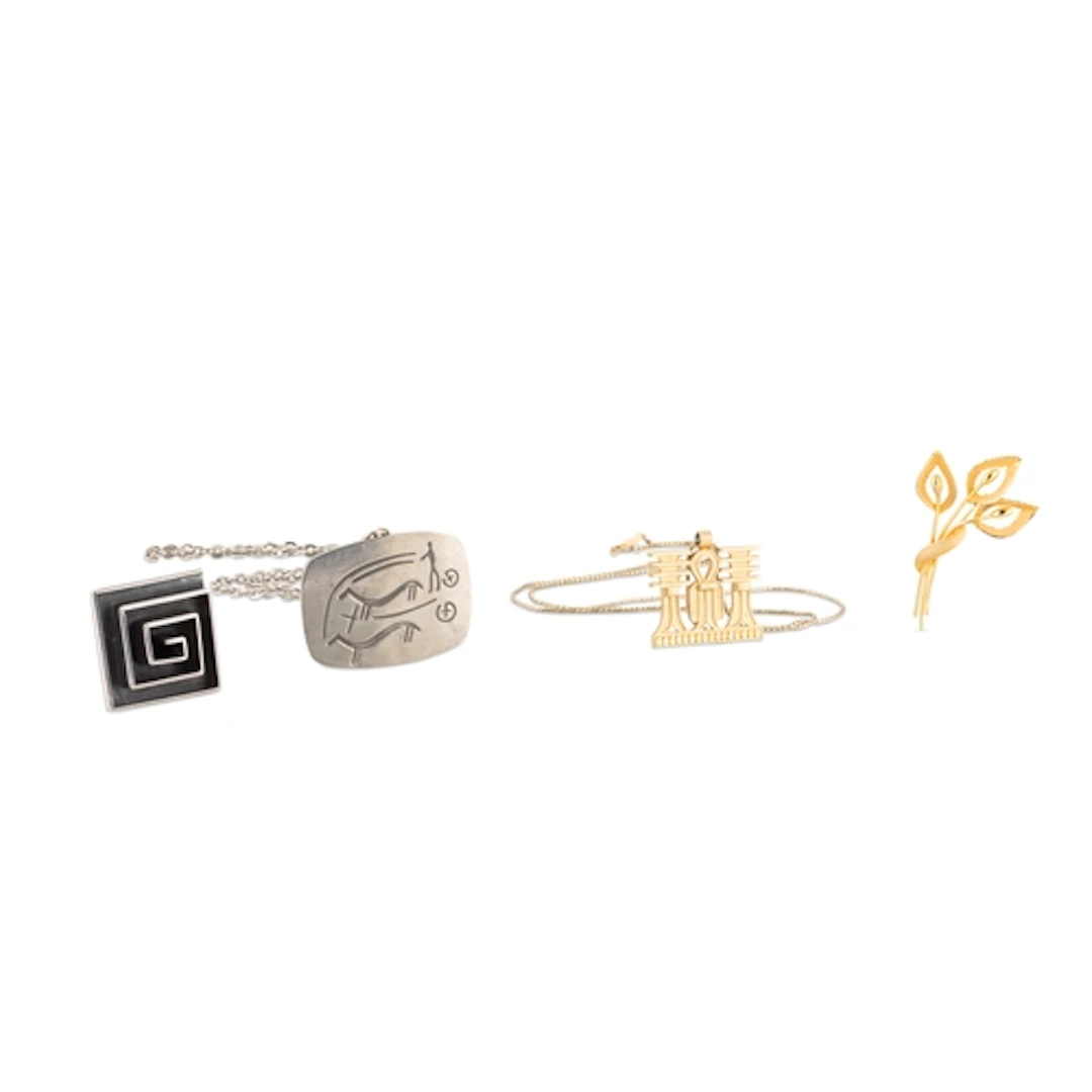 A GROUP OF VINTAGE DESIGNER ITEMS, to include a Pewter neckl...