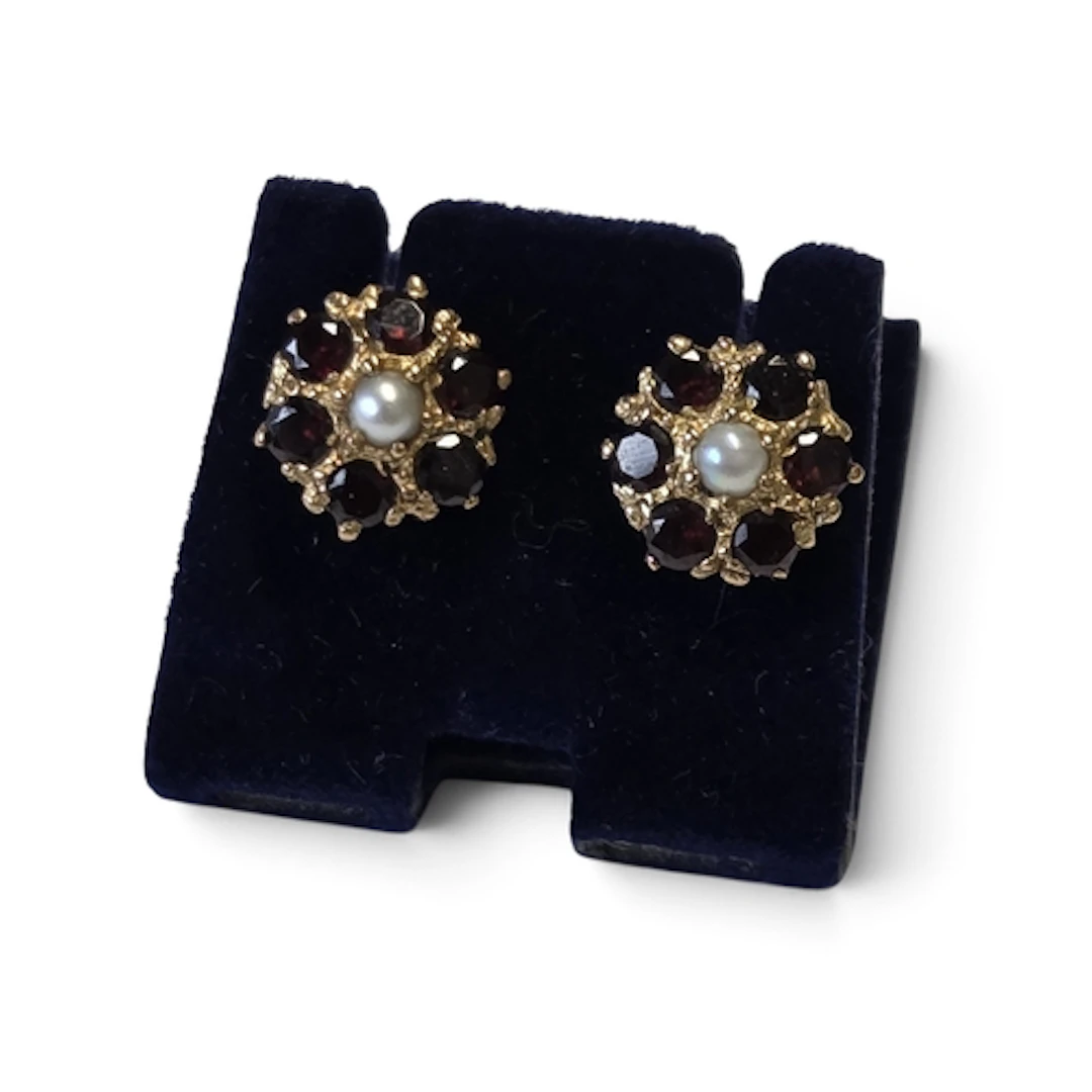 A good pair of antique 9ct Gold Garnet and Pearl Earrings.