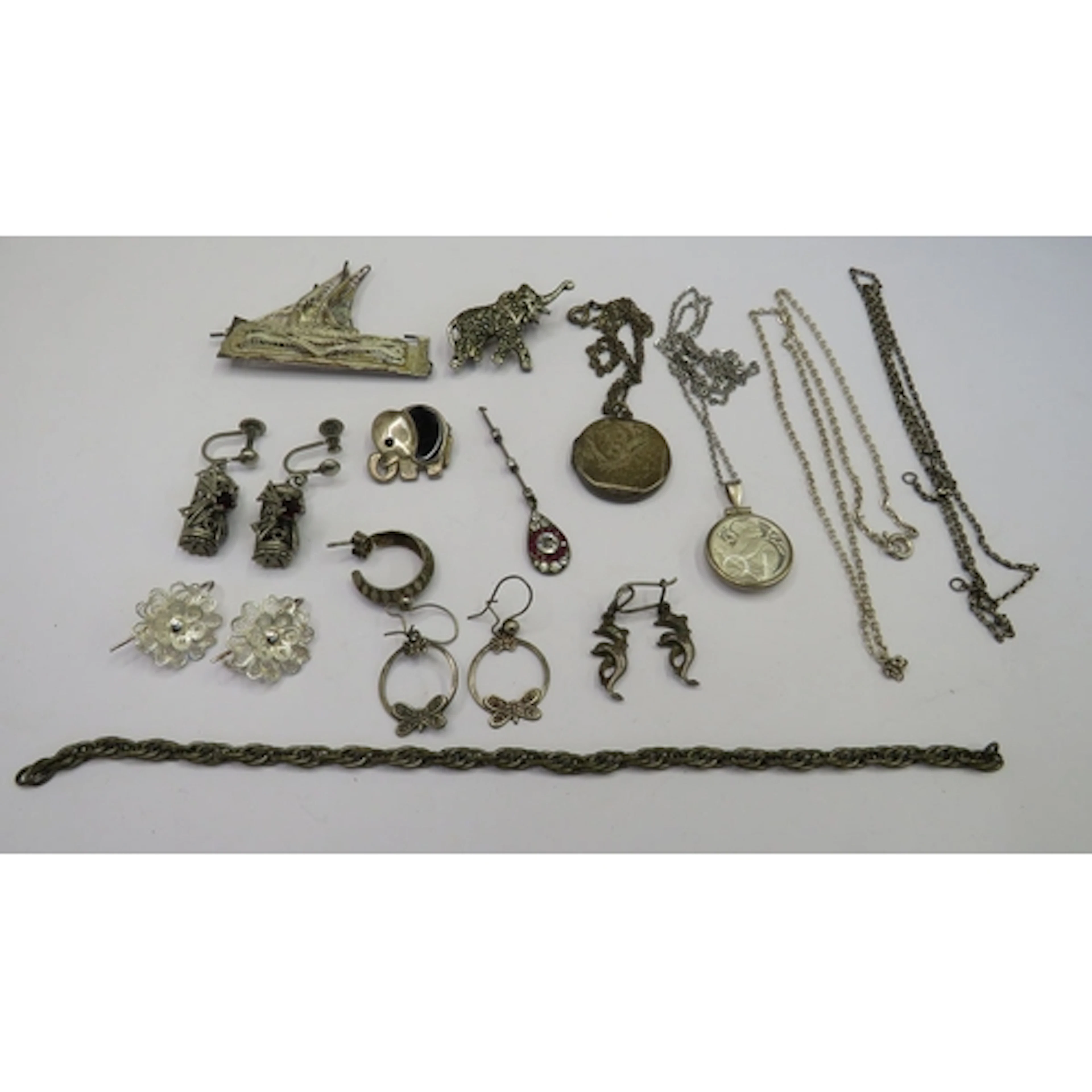 White Metal Jewellery incl. engraved locket, 2 elephant broo...