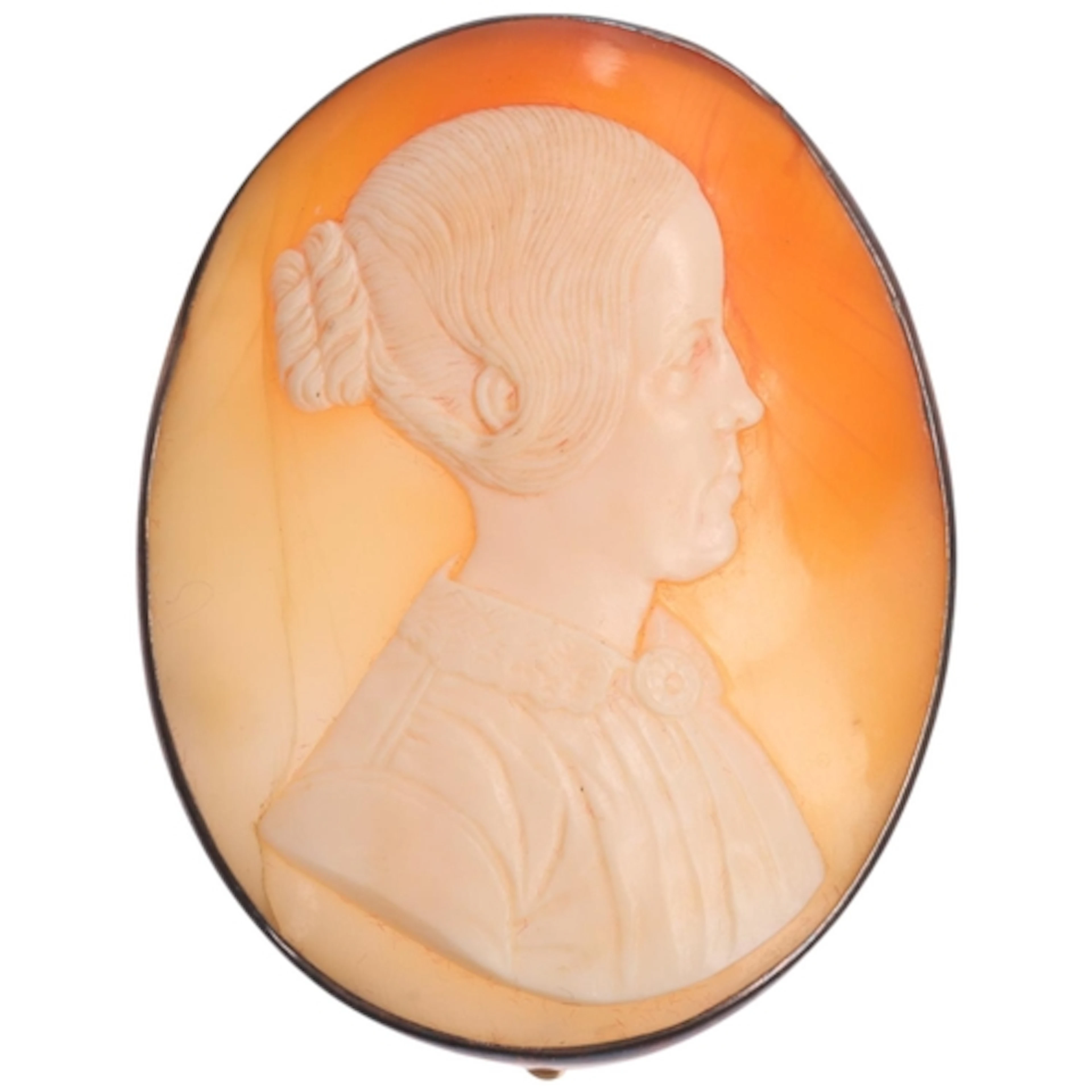 An Antique Victorian shell cameo brooch, the oval panel reli...