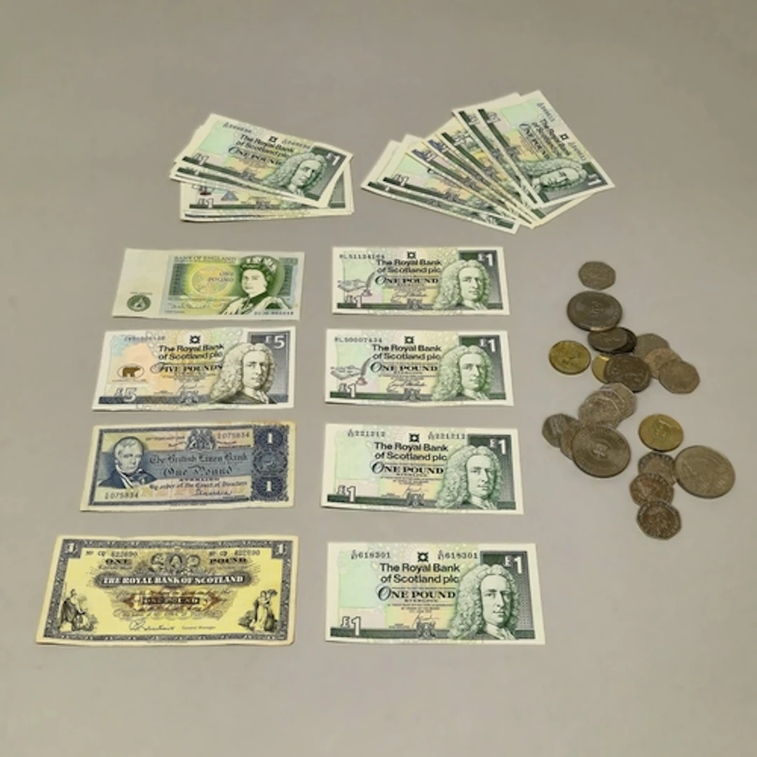 Group of Scottish banknotes to include The Royal Bank of Sco...