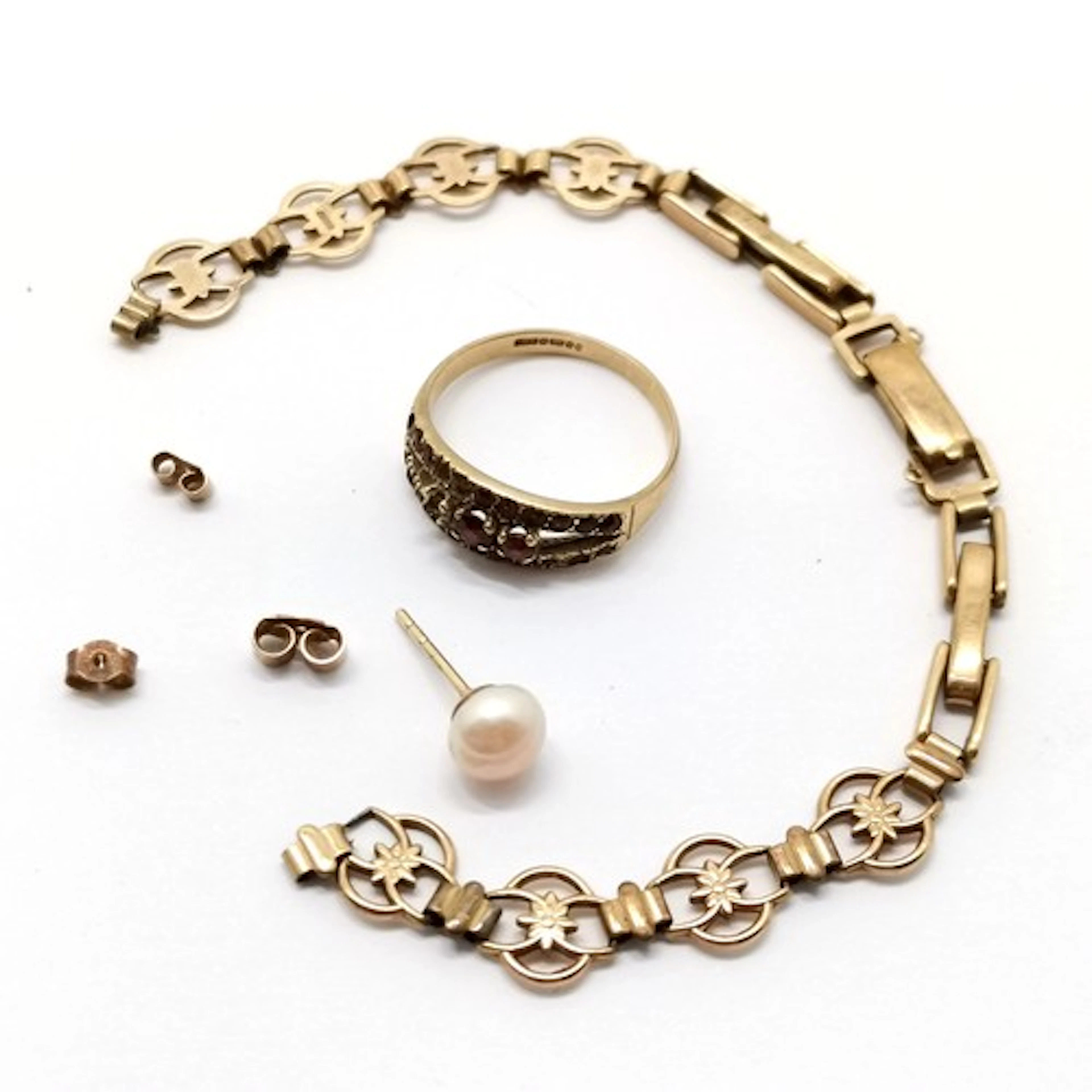 Small qty of scrap gold jewellery inc stone set & pearl - 8g...