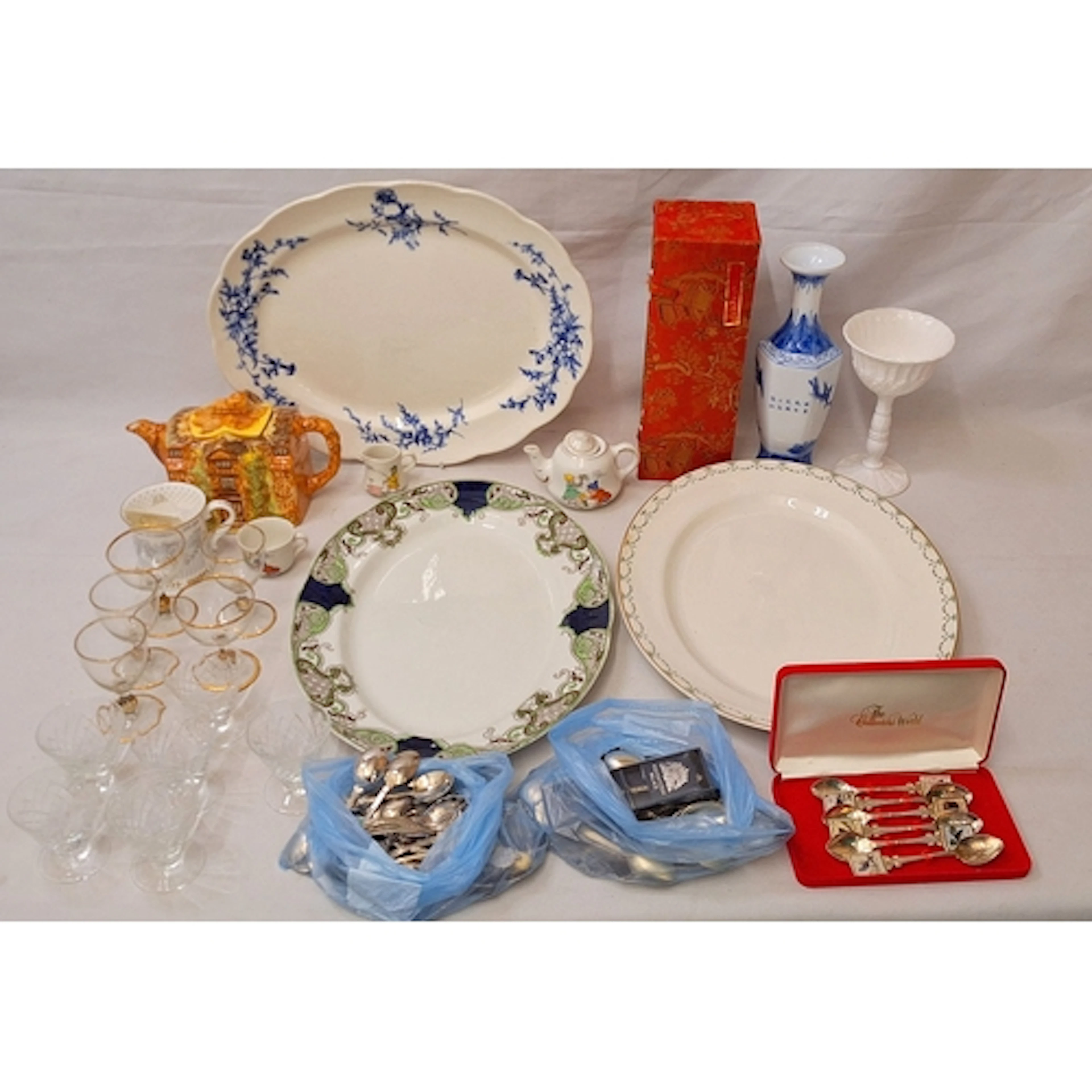 3 Vintage Oval Serving Plates, oriental blue & white vase in...