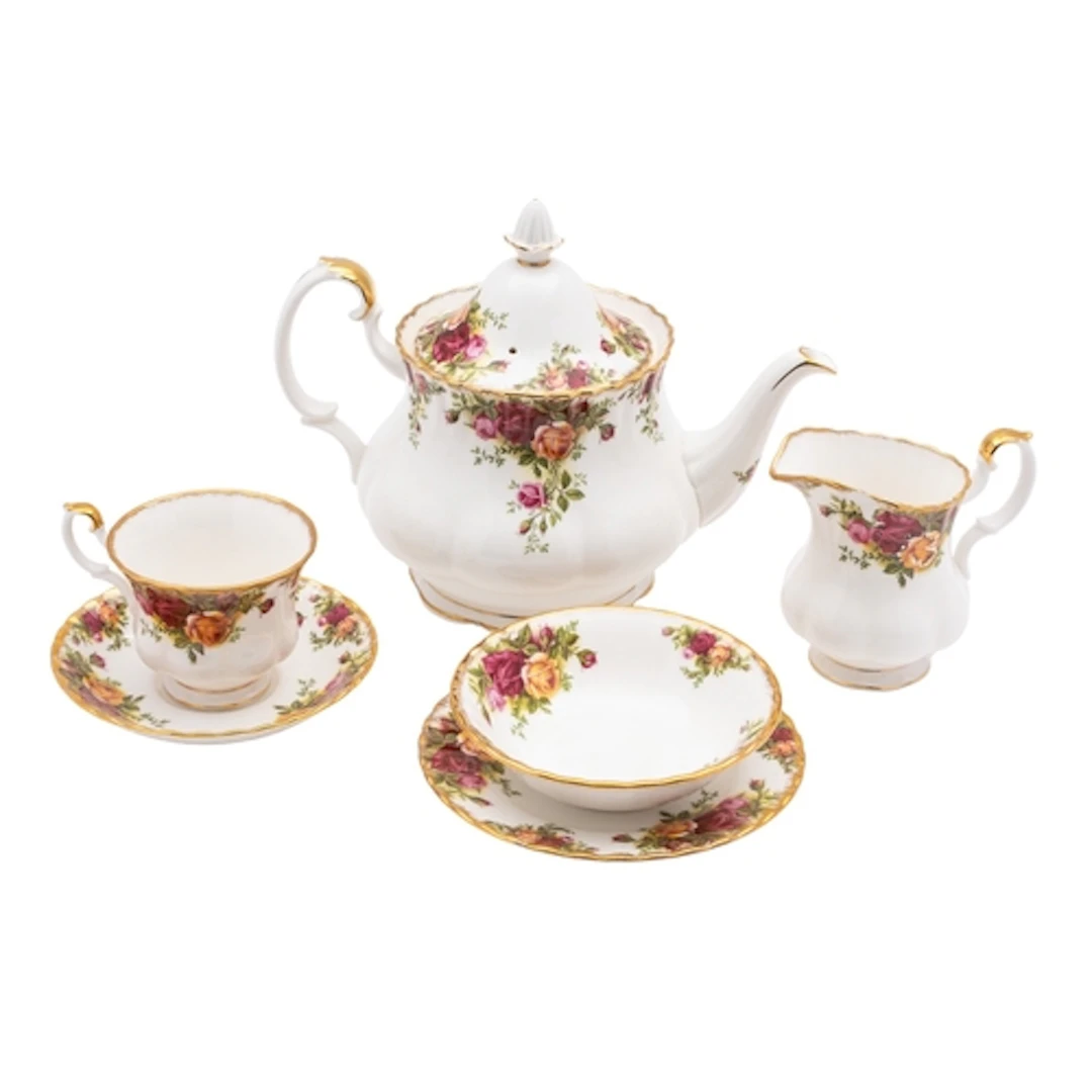 A Royal Albert 'Old Country Roses' service comprising twelve...