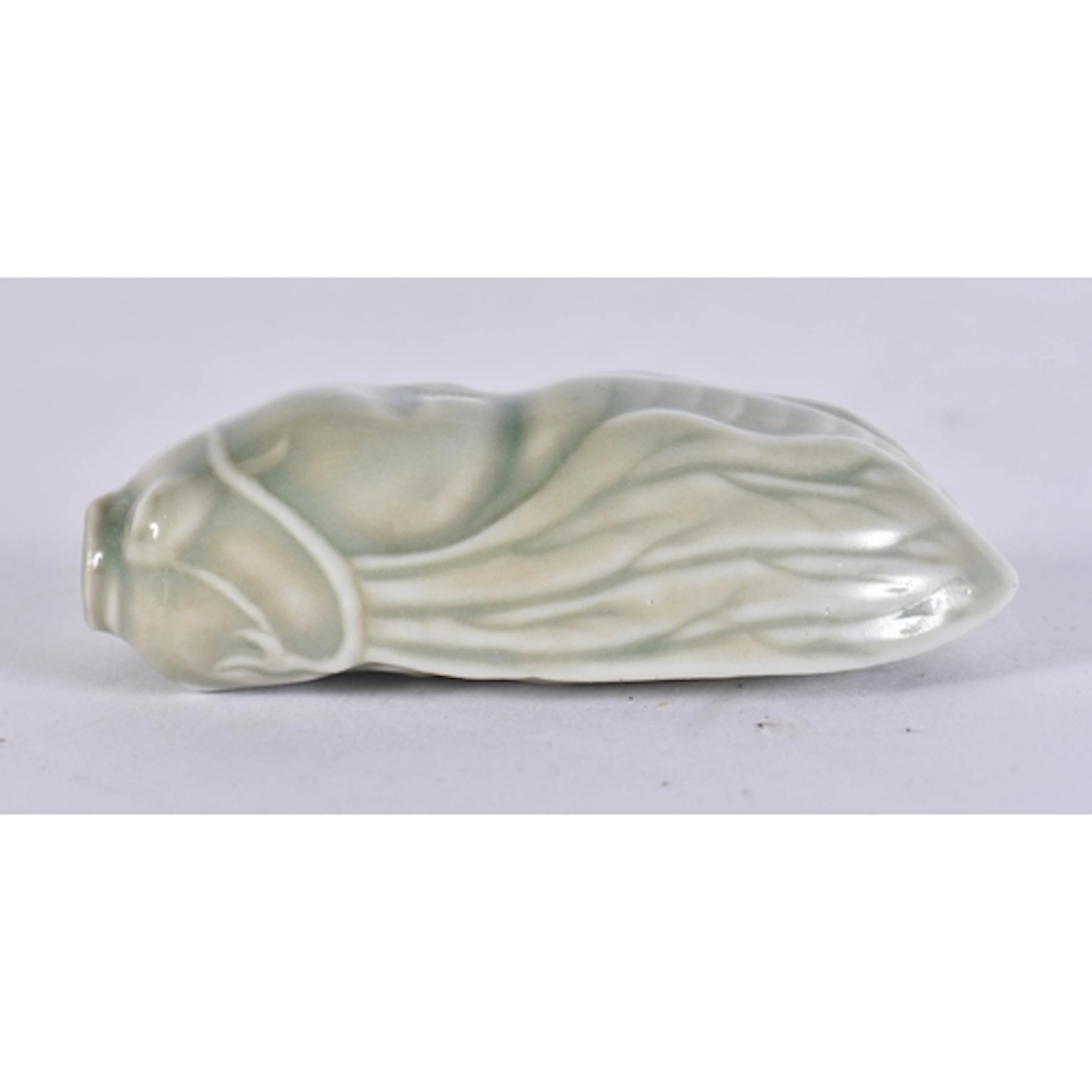 A CHINESE PORCELAIN CICADA FLY. 5.5 cm x 2.5 cm.
