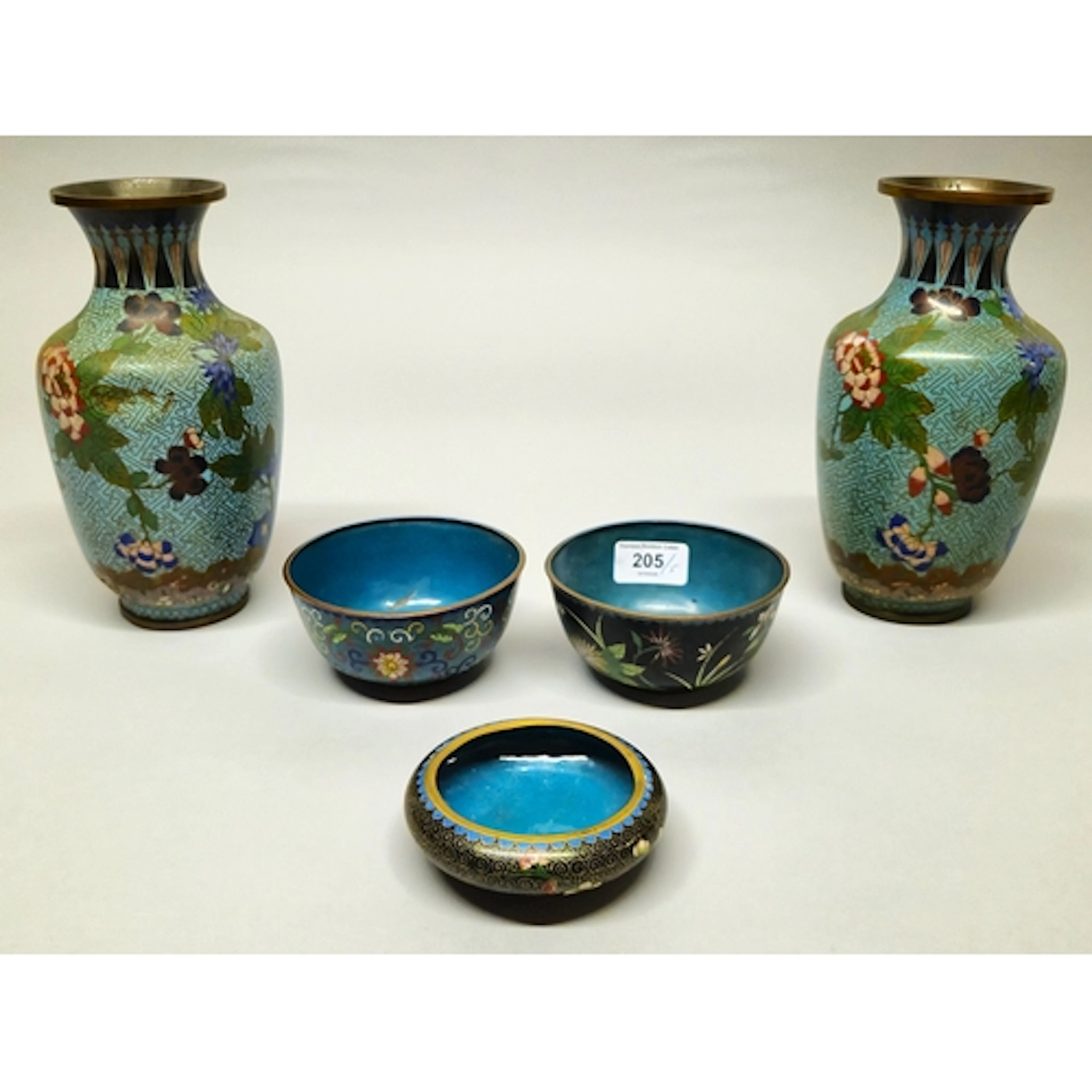 Five pieces of Chinese and Japanese cloisonne to include bow...