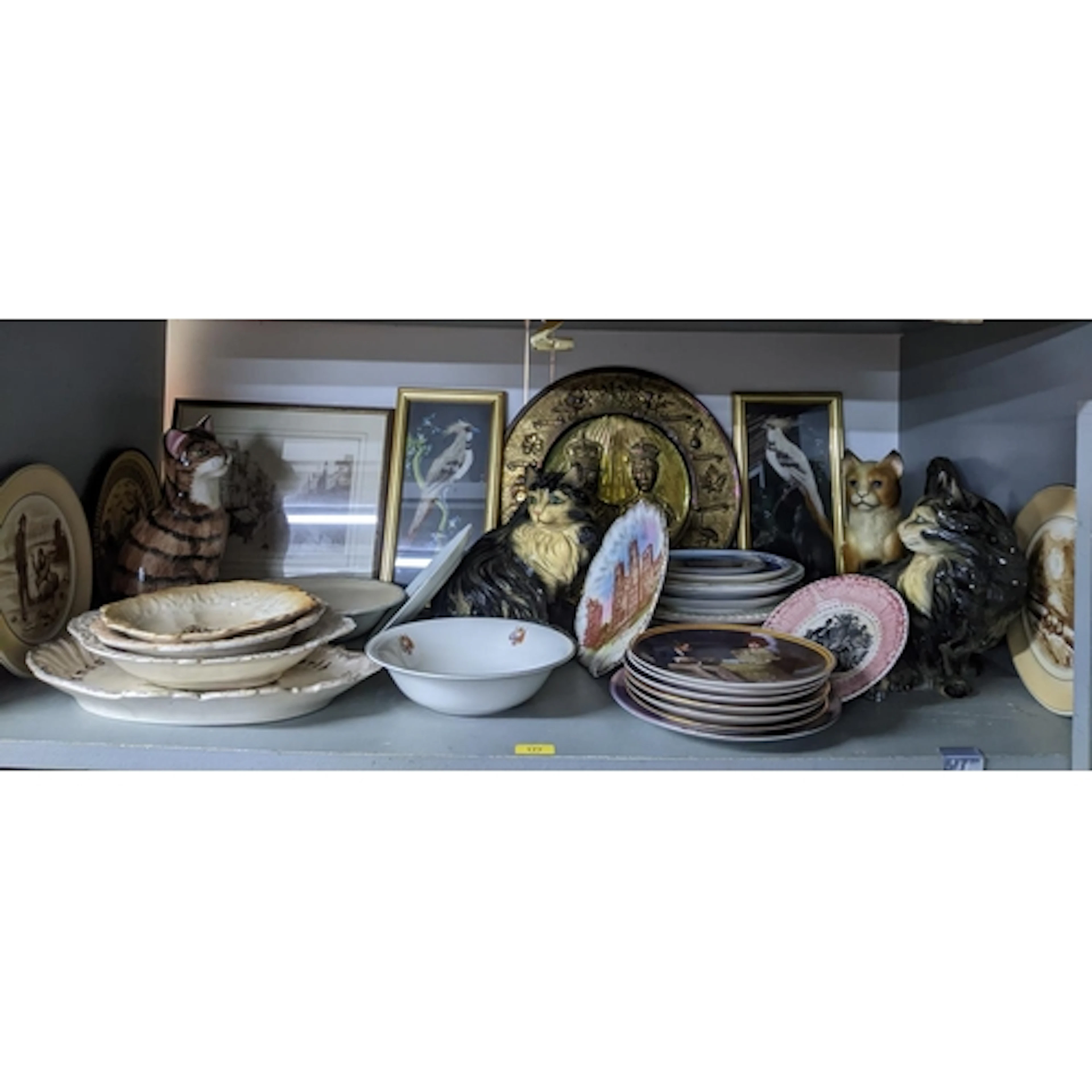 A mixed lot to include various ceramic plates including Grim...