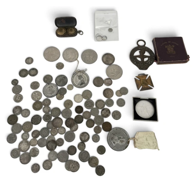 A COLLECTION OF SILVER COLOURED COINS AND MEDALS