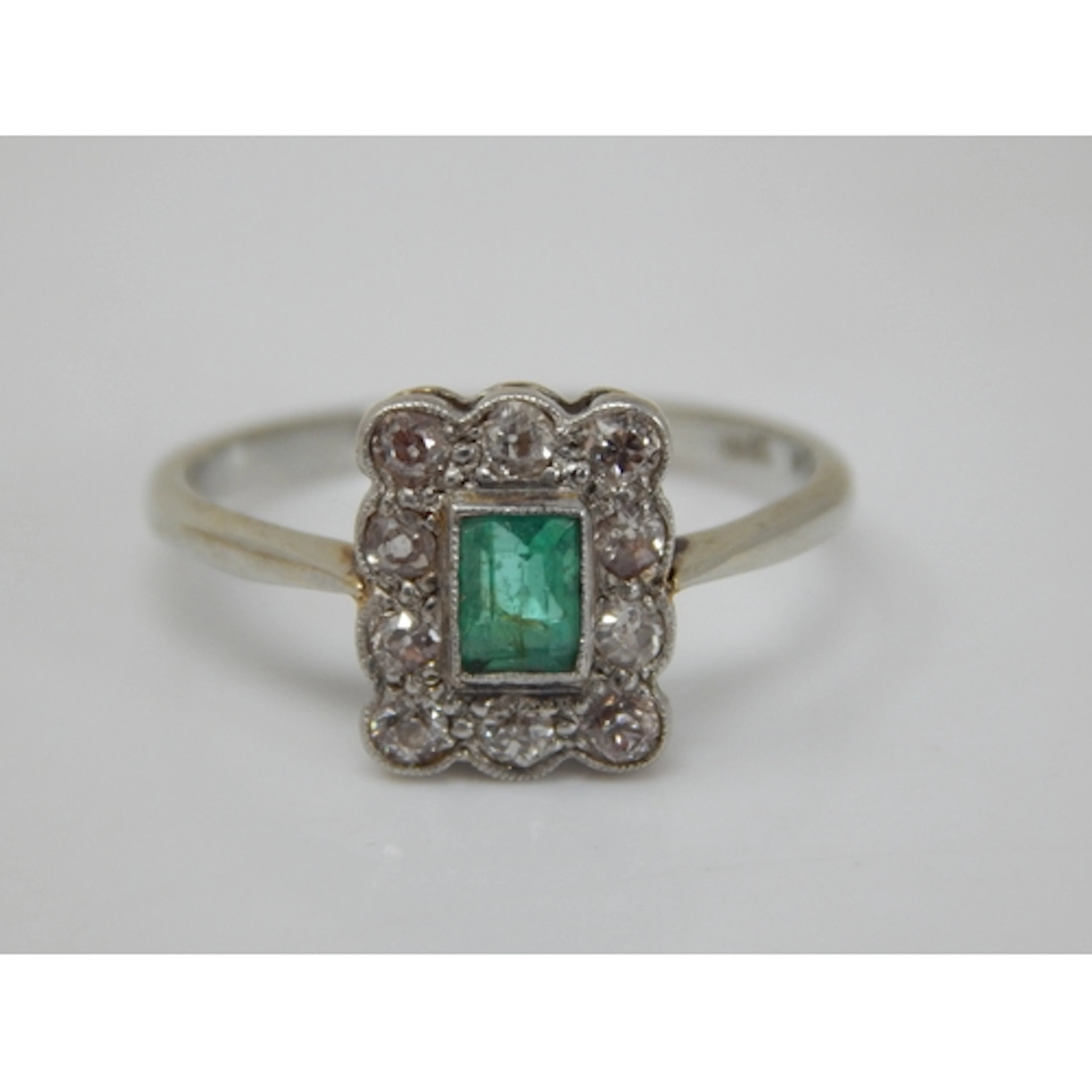 Art Deco 18ct White Gold Ring Set with a Central Emerald Wit...