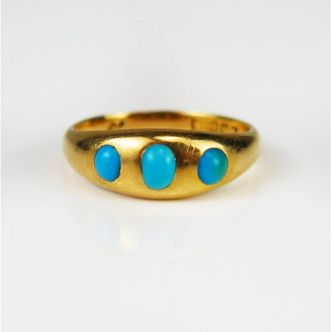 Antique turquoise ring in an 18ct yellow gold setting, size ...
