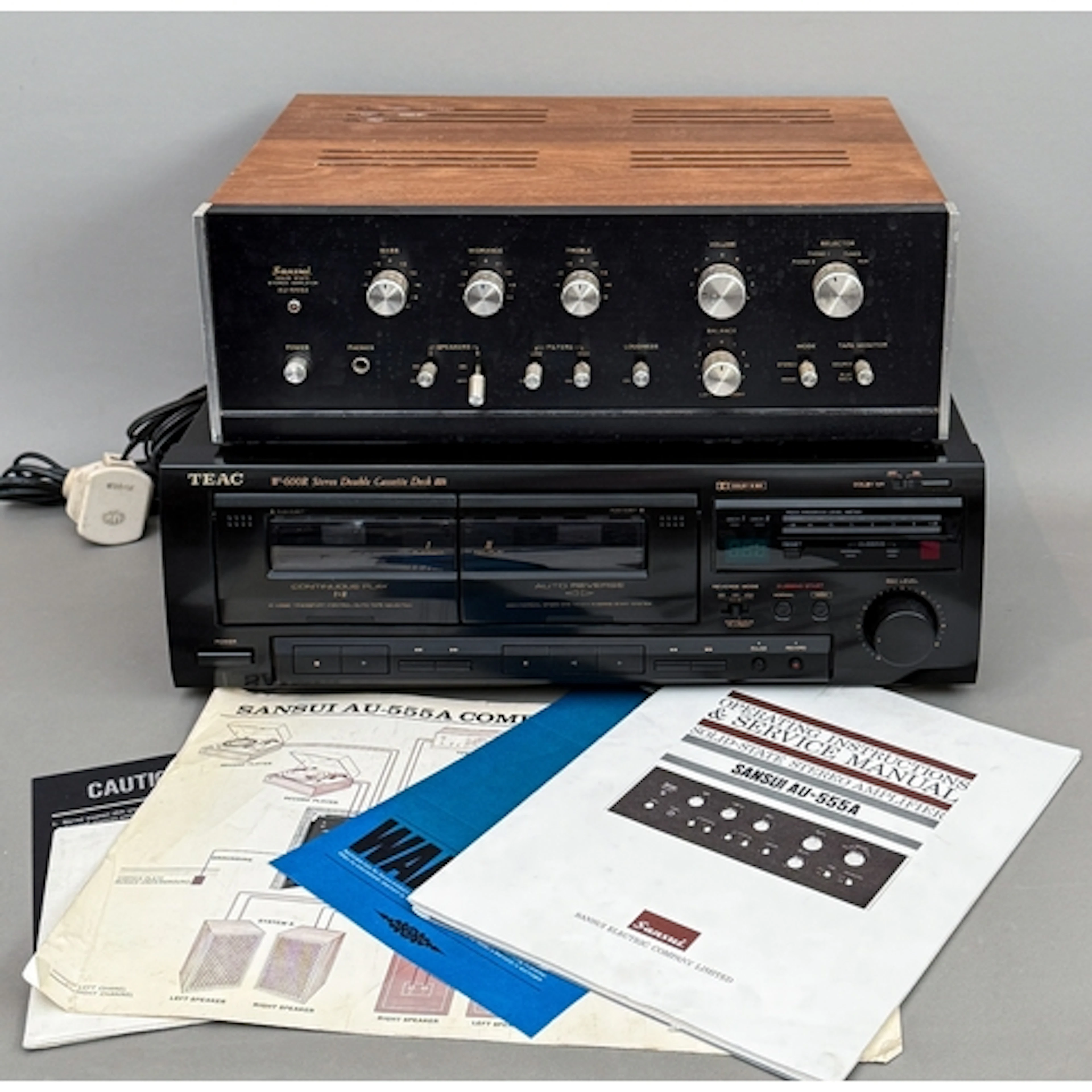 A vintage 1970s Sansui AU-555A solid-state stereo hifi ampli...