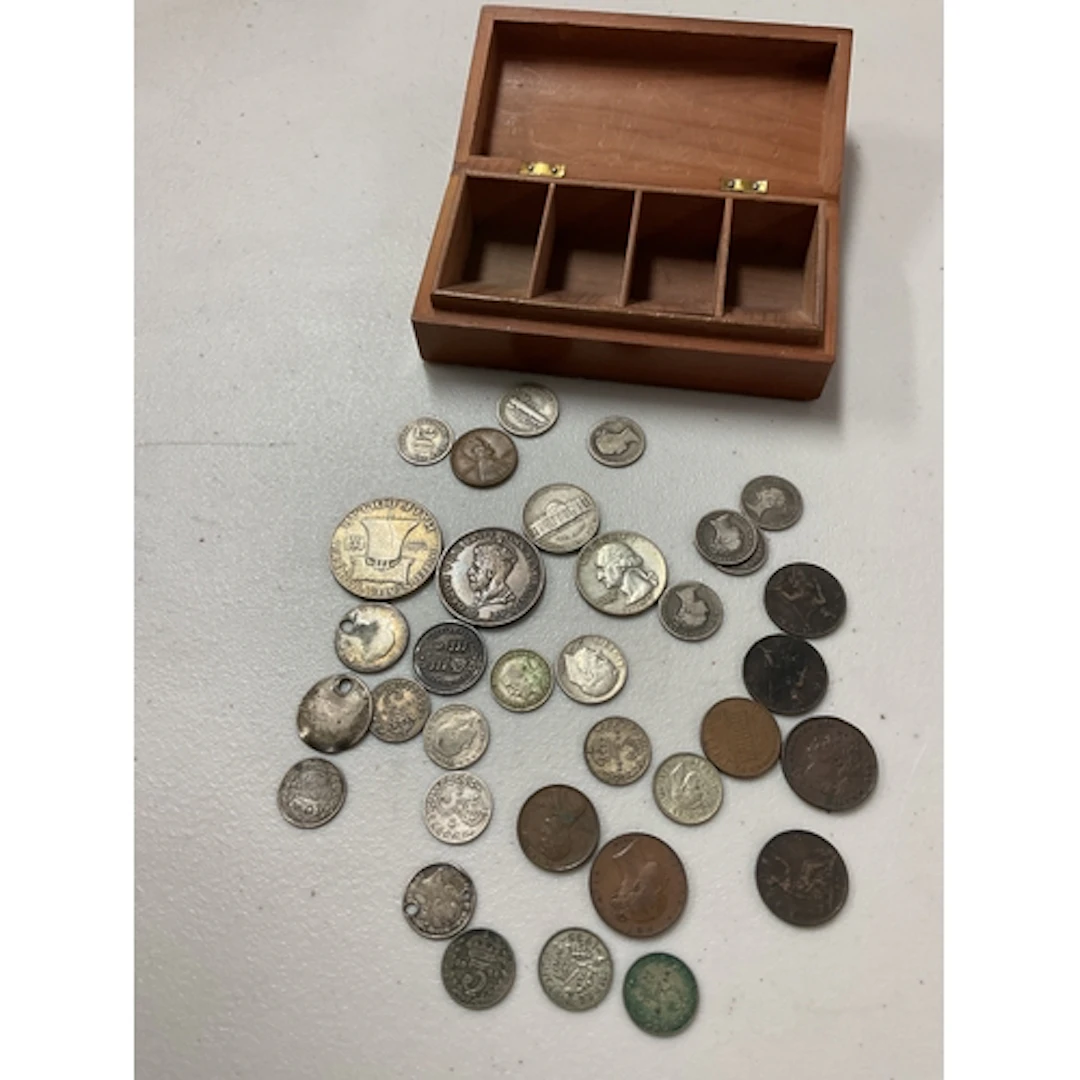 Qty coins to inc Victorian silver and US coins.