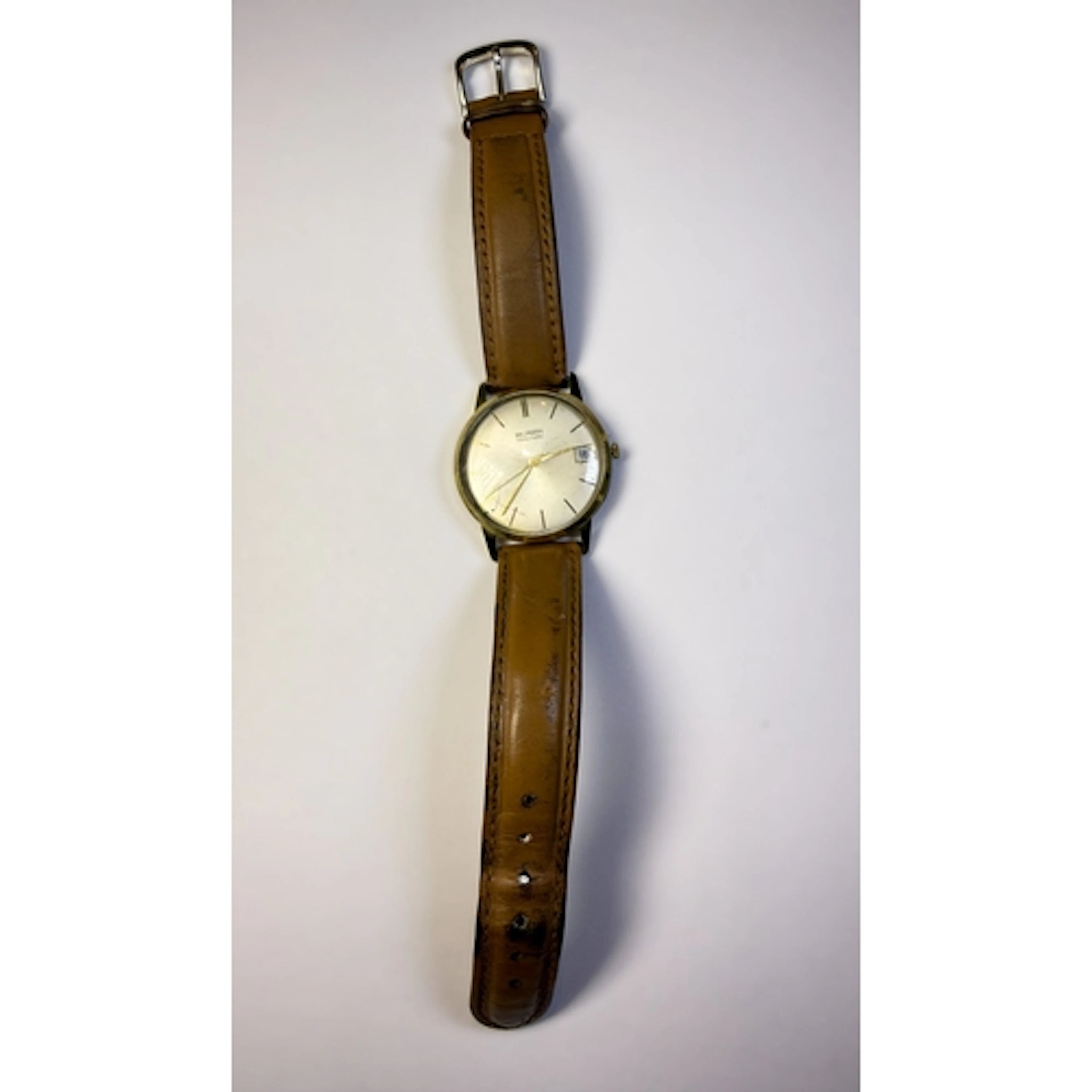 A Buren 9ct gold backed gent's watch (weight of back 5.6gms)...