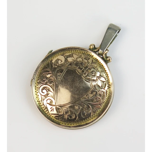 A 9ct gold front and back locket with chased foliate decorat...