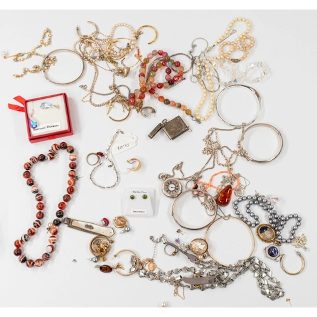 Jewellery: Jewellery: Silver jewellery, including bangles, ...