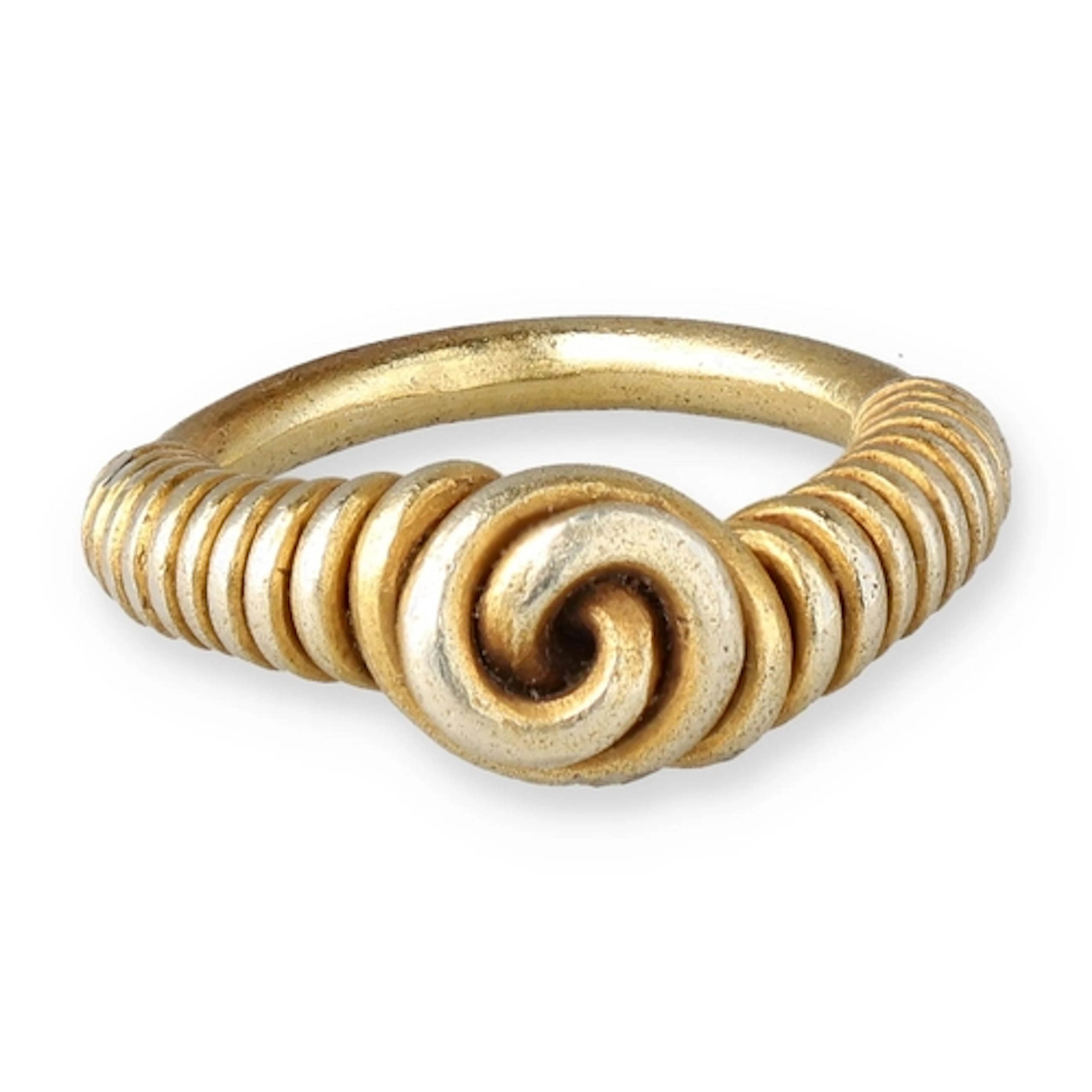A 15TH CENTURY JAVANESE GOLD ALLOY RING 11gms