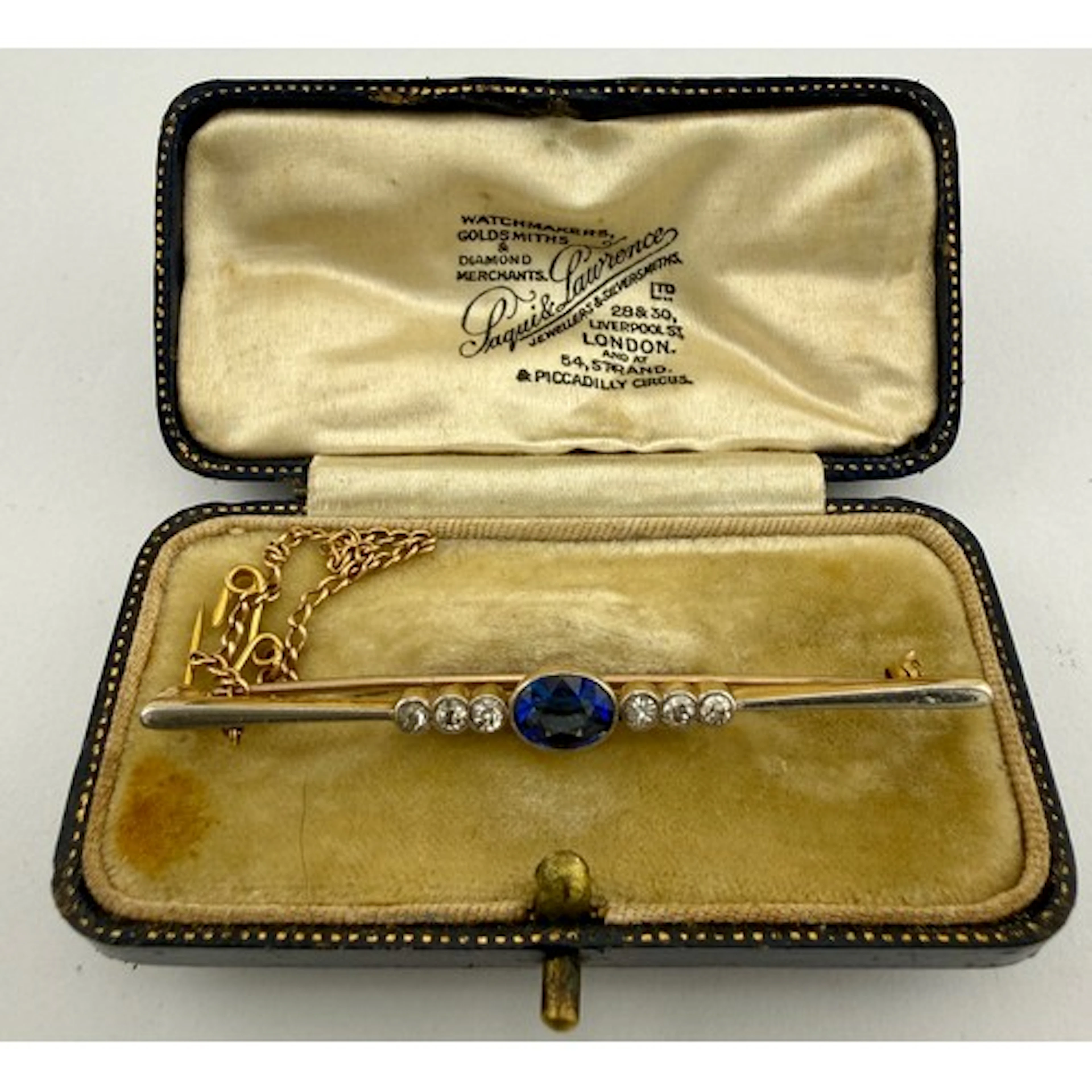 An unmarked yellow and white metal Edwardian bar brooch set ...