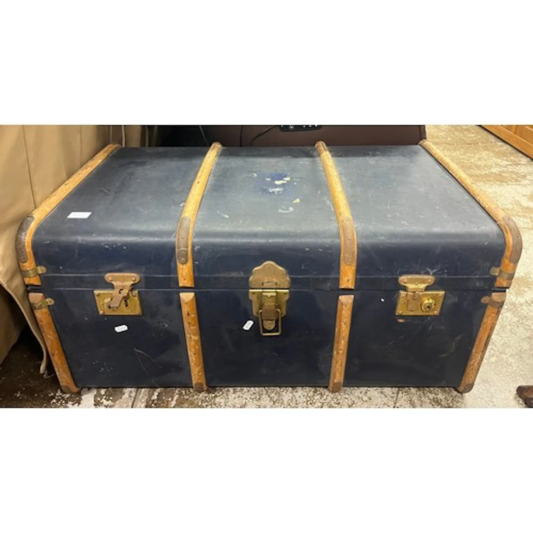 Large vintage trunk, 92cm L.