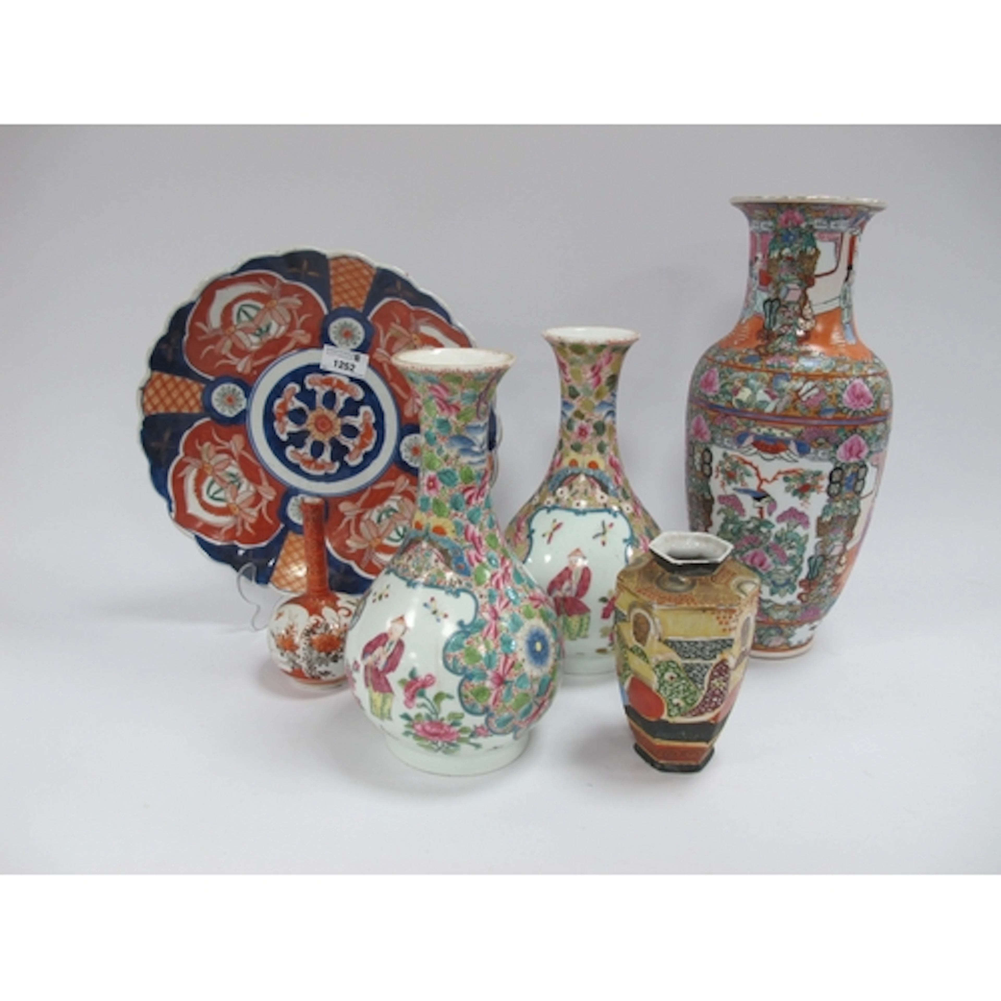 Oriental ceramics, including Chinese Canton famille rose flo...