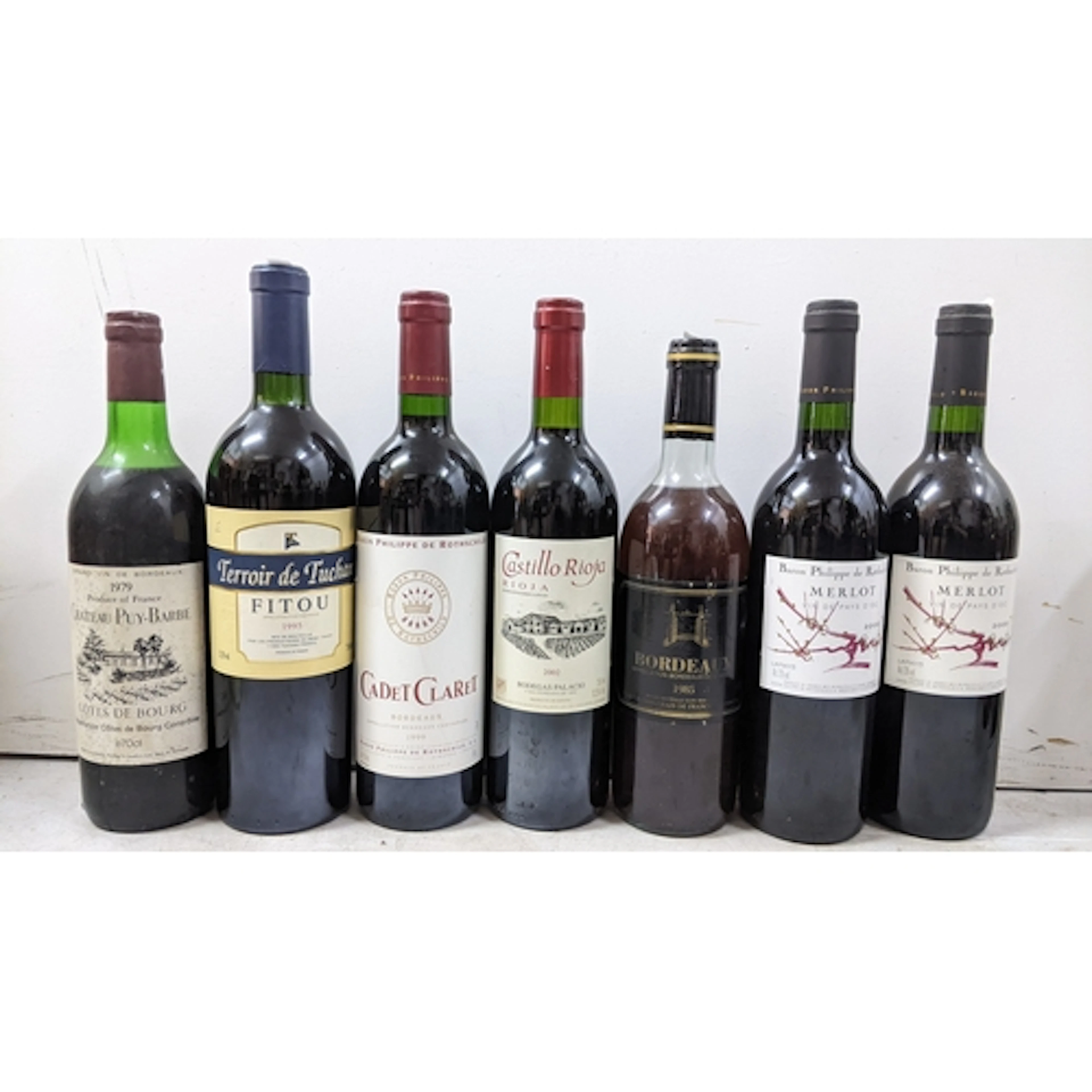 A mixed group of seven bottles of wine, comprising: - Châtea...