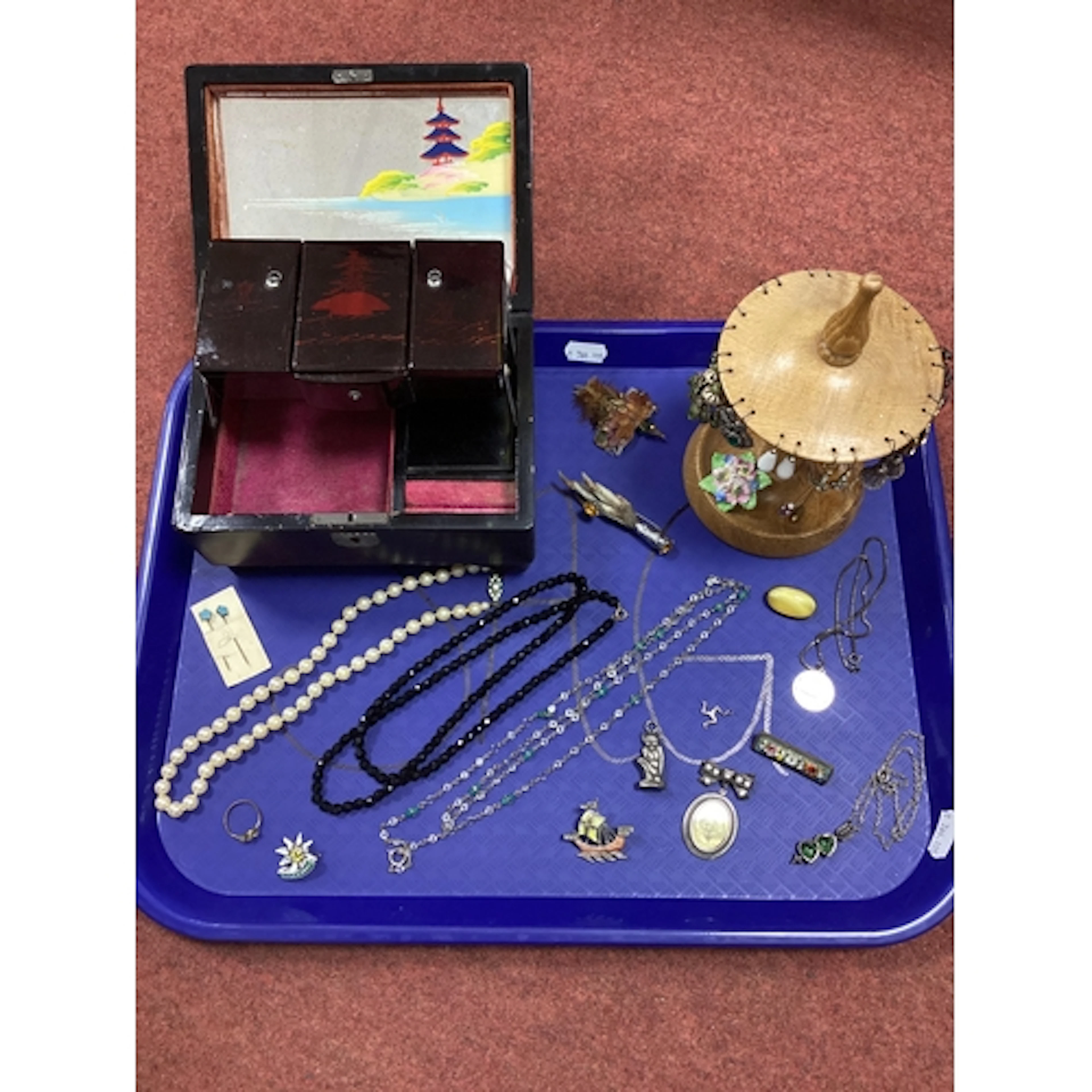A Collection of Vintage and Later Jewellery, including a gla...