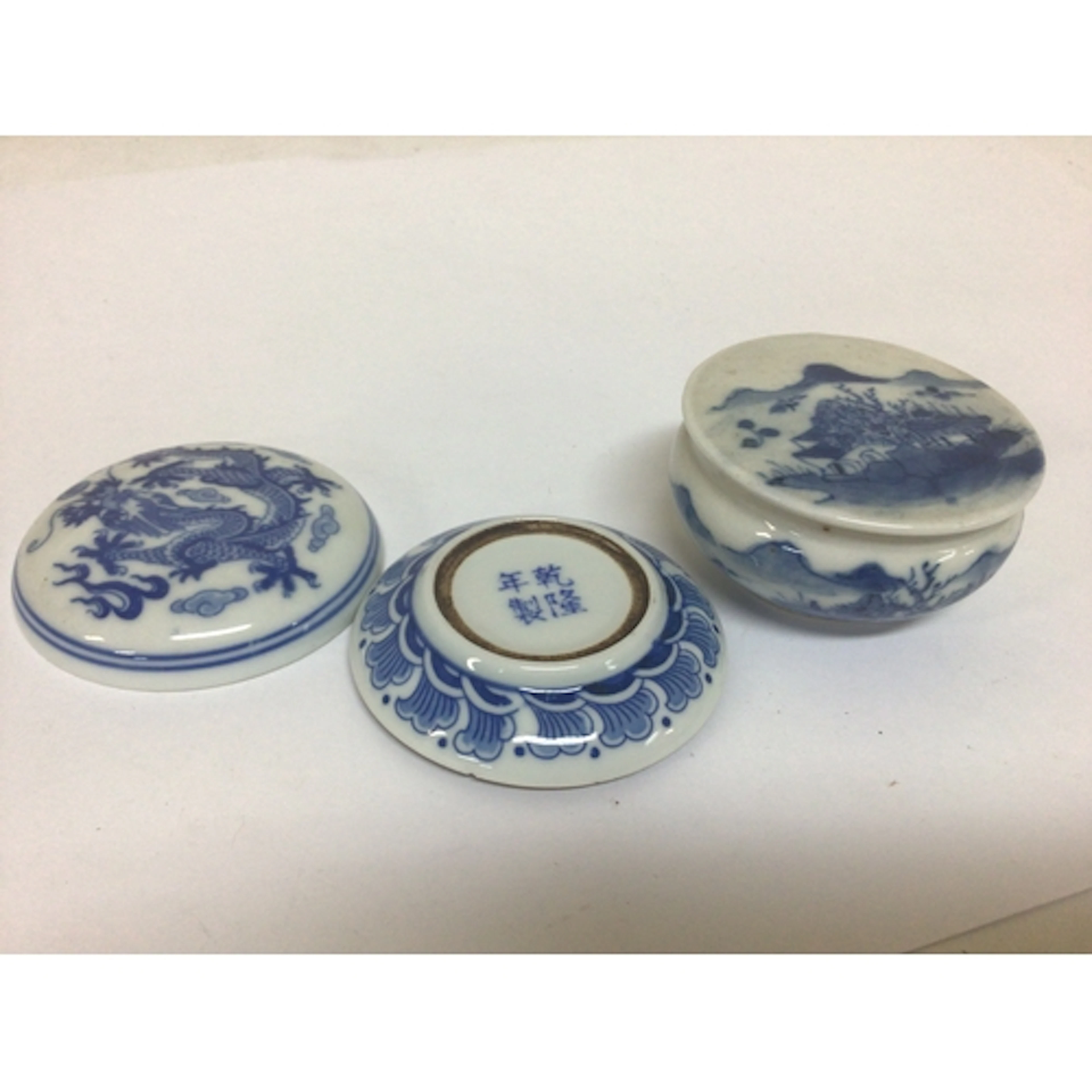 Two small Chinese export porcelain seal paste boxes 19th cen...