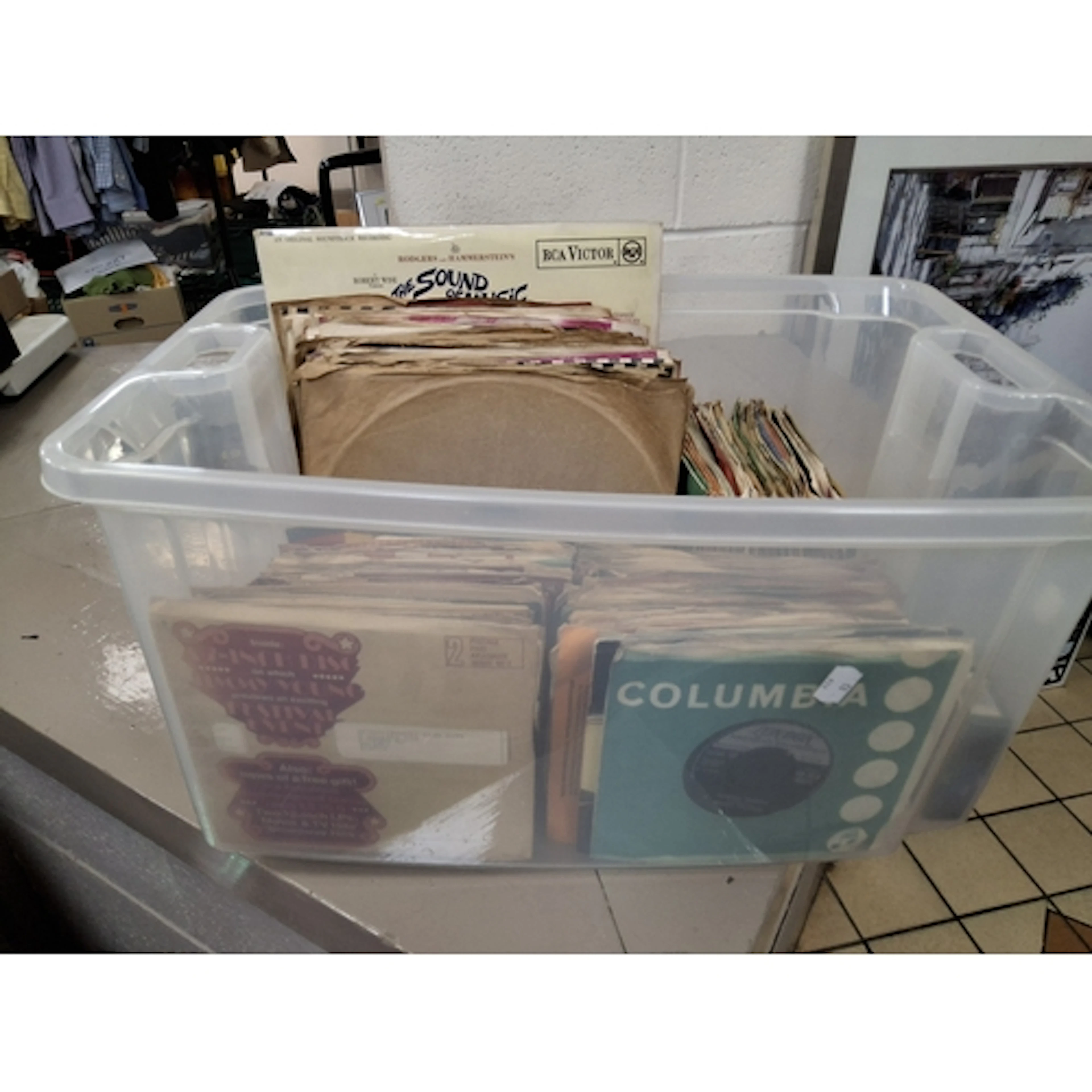 1 BOX OF VINYL RECORDS containing 160 Single 45rpm records a...