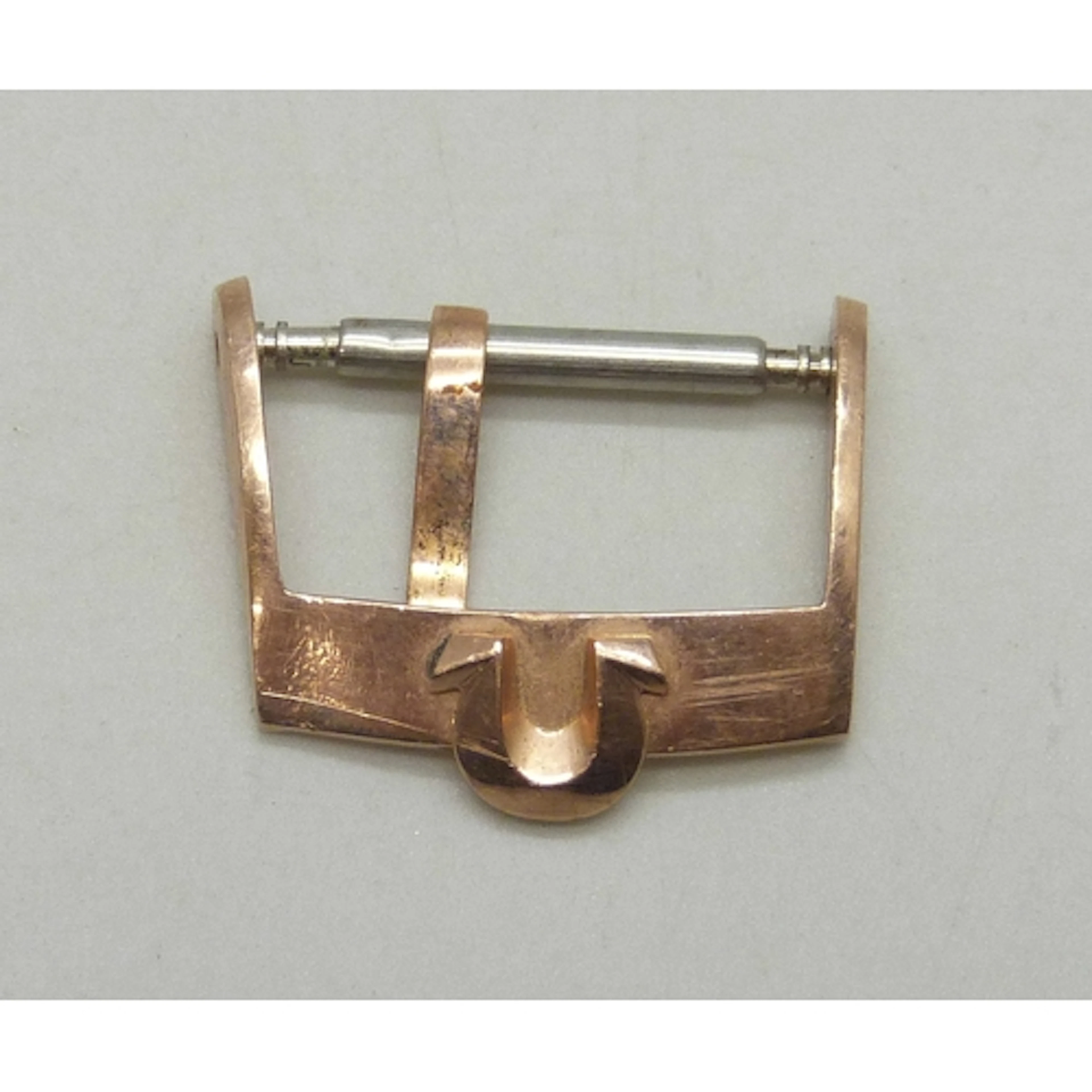 A 14k gold Omega watch strap buckle, 2g, 2cm