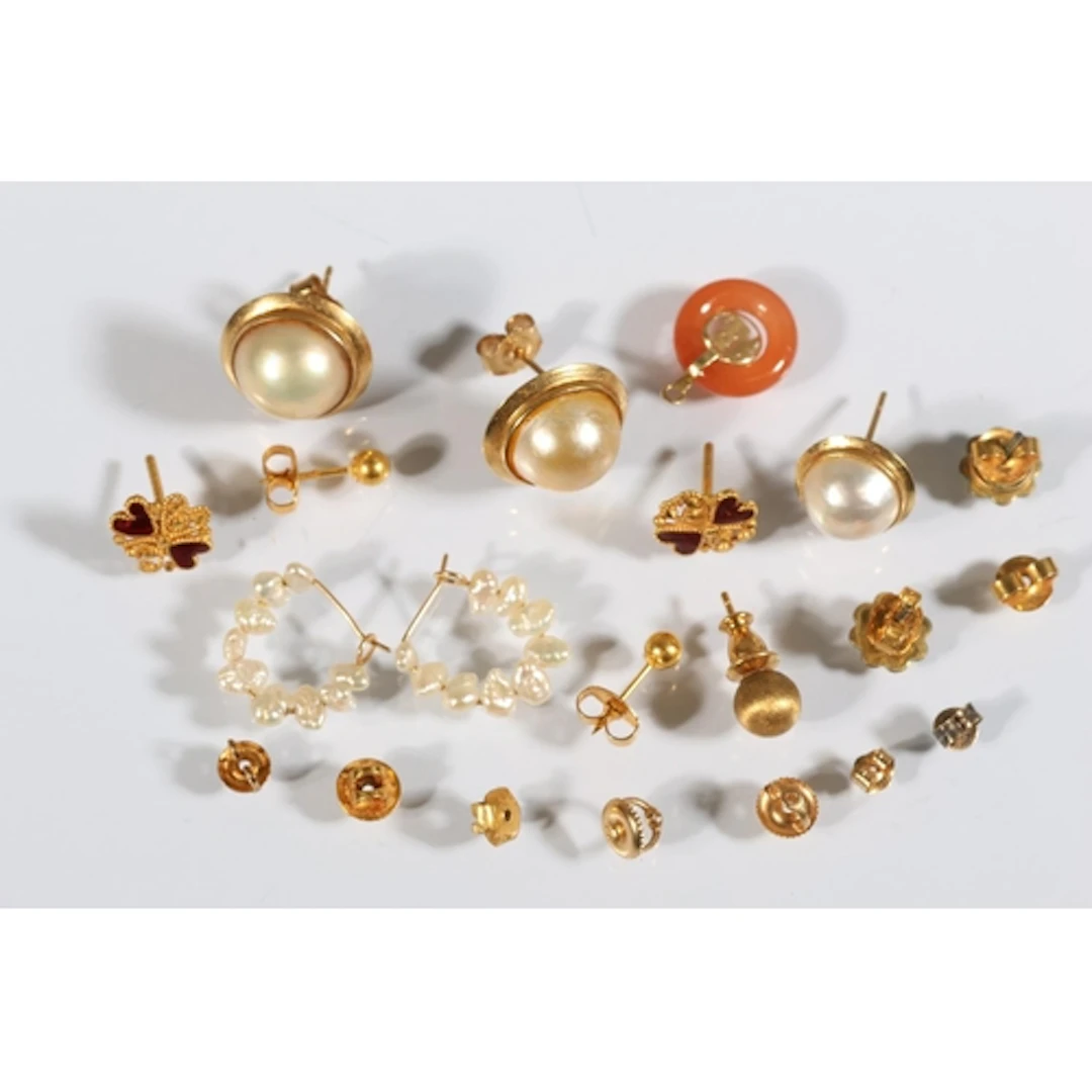 Chinese gold tone and carnelian pendant, gold tone earstuds,...