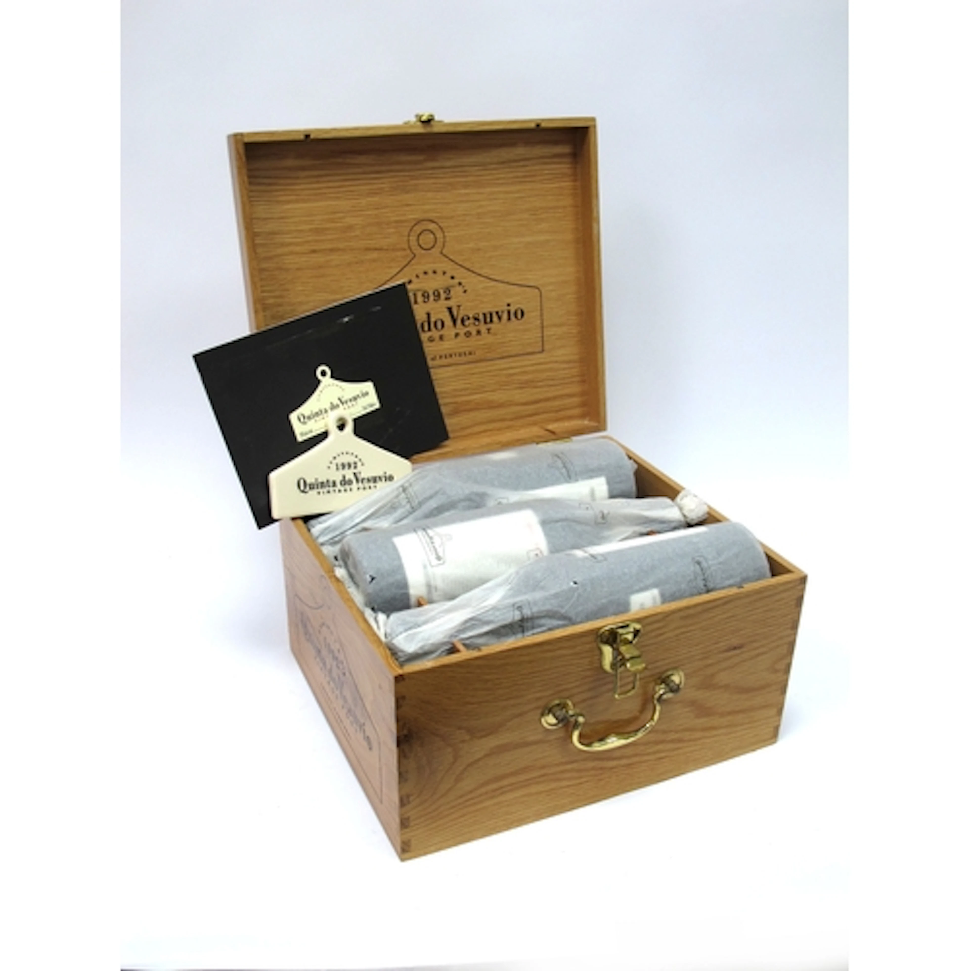 Port - Quinta do Vesuvio 1992 Vintage Port, six tissue wrapp...