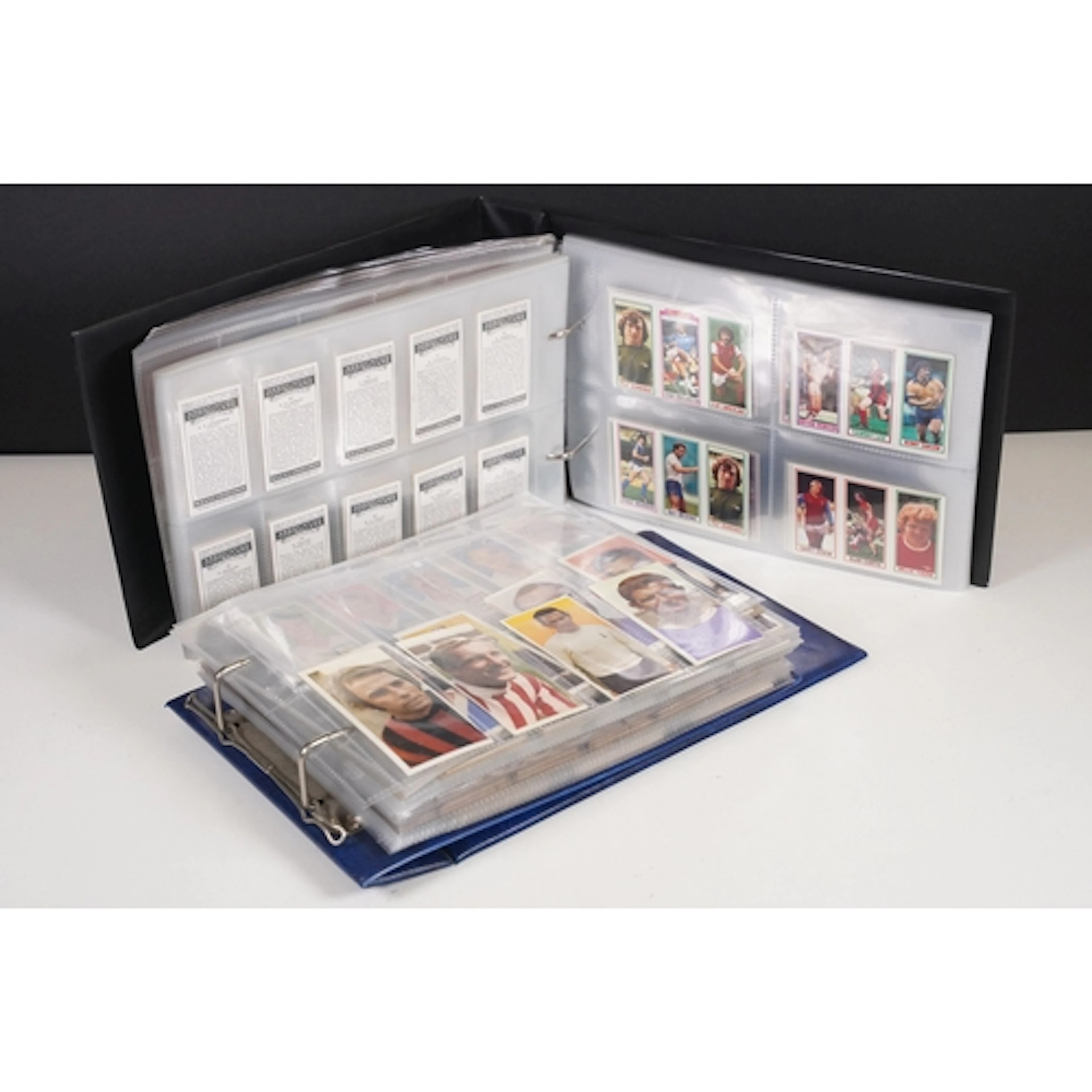 Cigarette Cards - A large collection of Football related con...