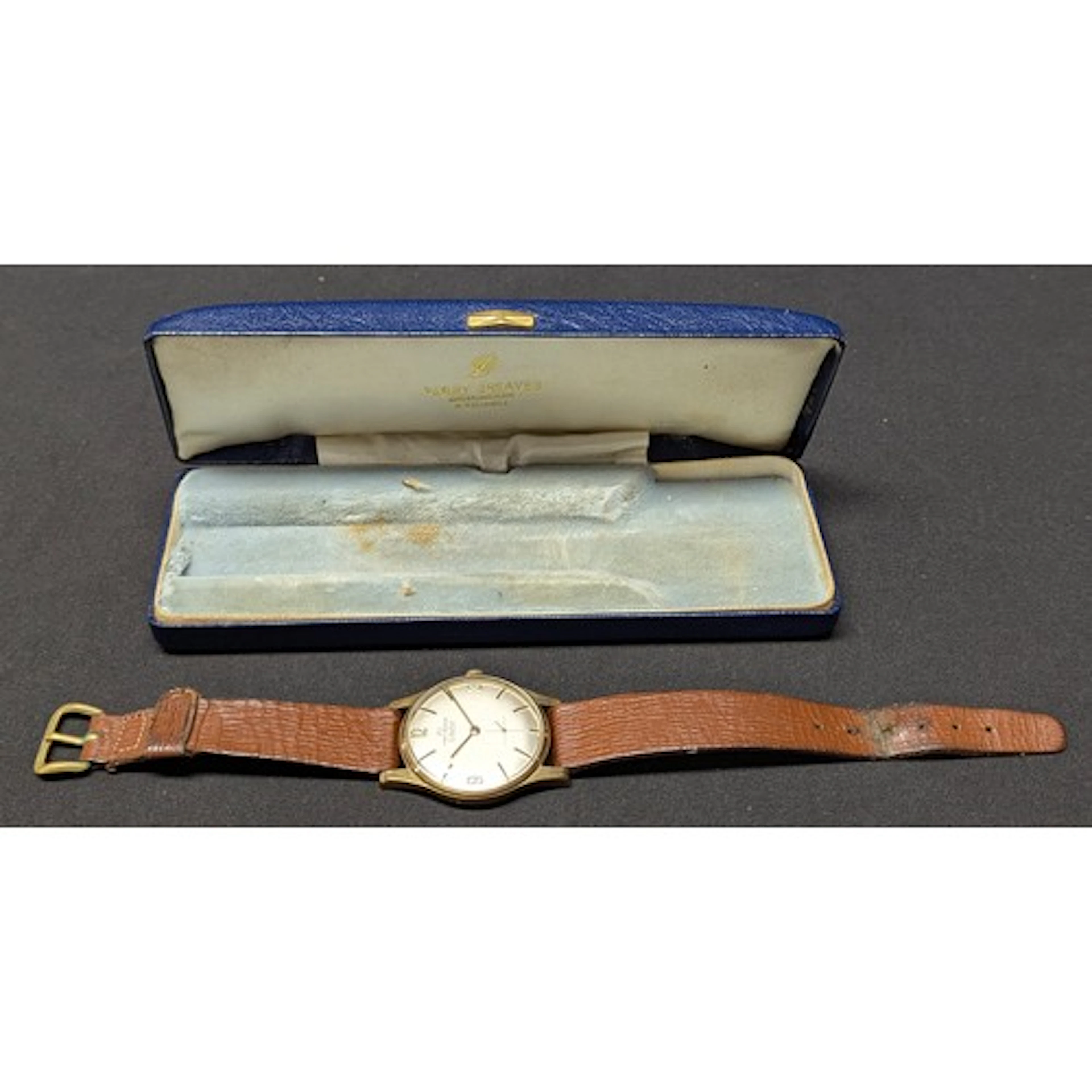 A Perry Greaves gentleman's wrist watch, 33mm silvered dial ...