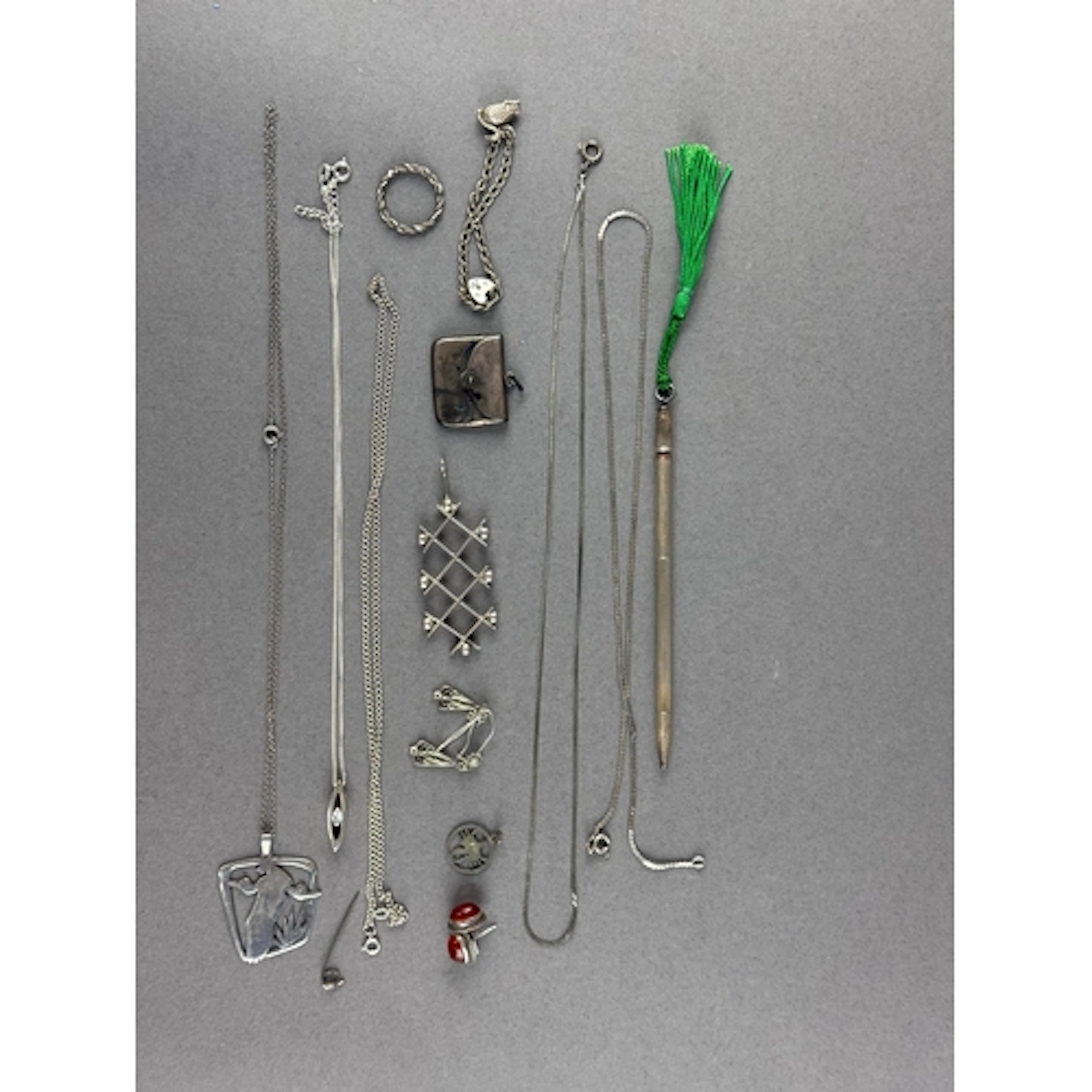 Jewellery: Silver items to include five necklets, pendants, ...