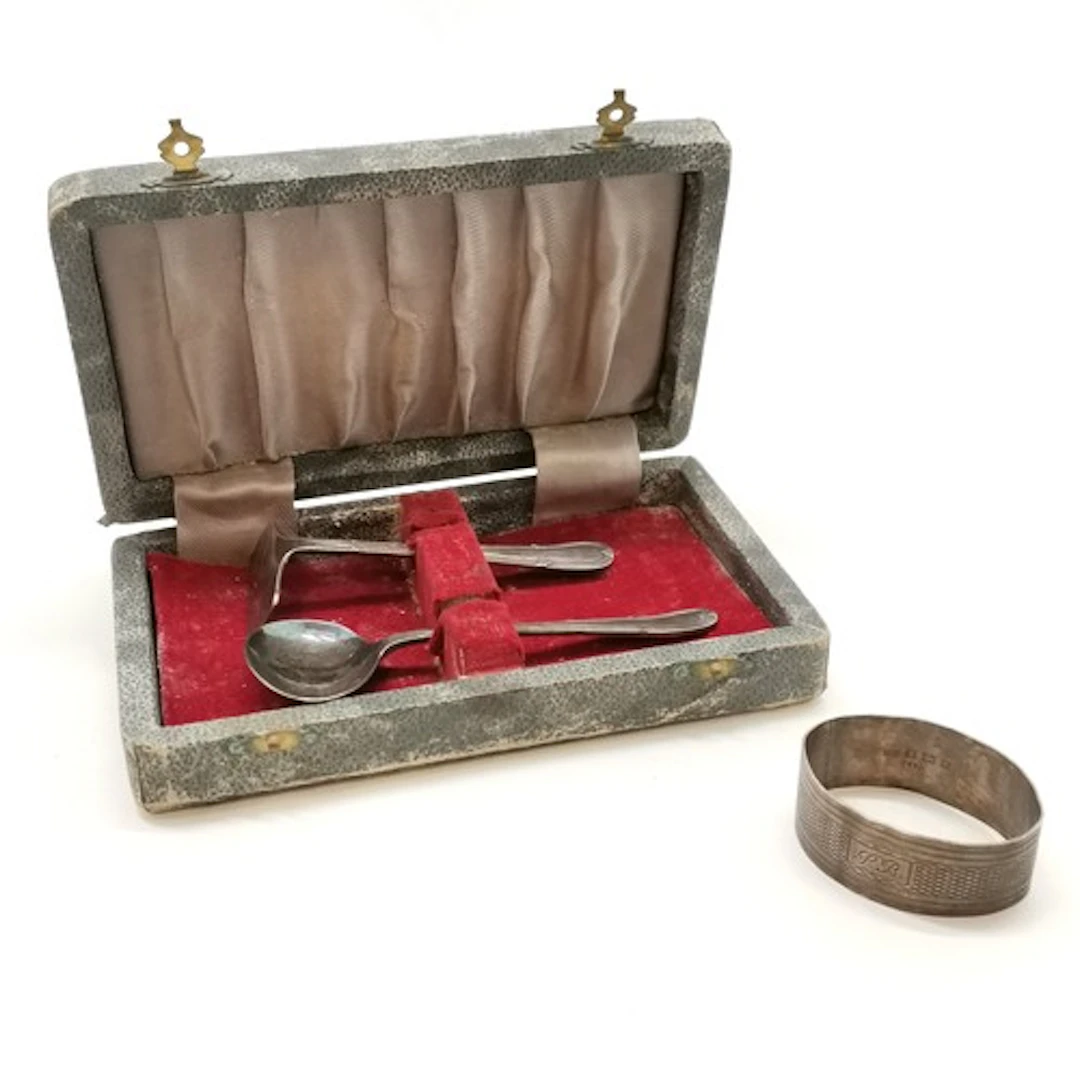 Silver hallmarked engine turned napkin ring - 17g t/w boxed ...