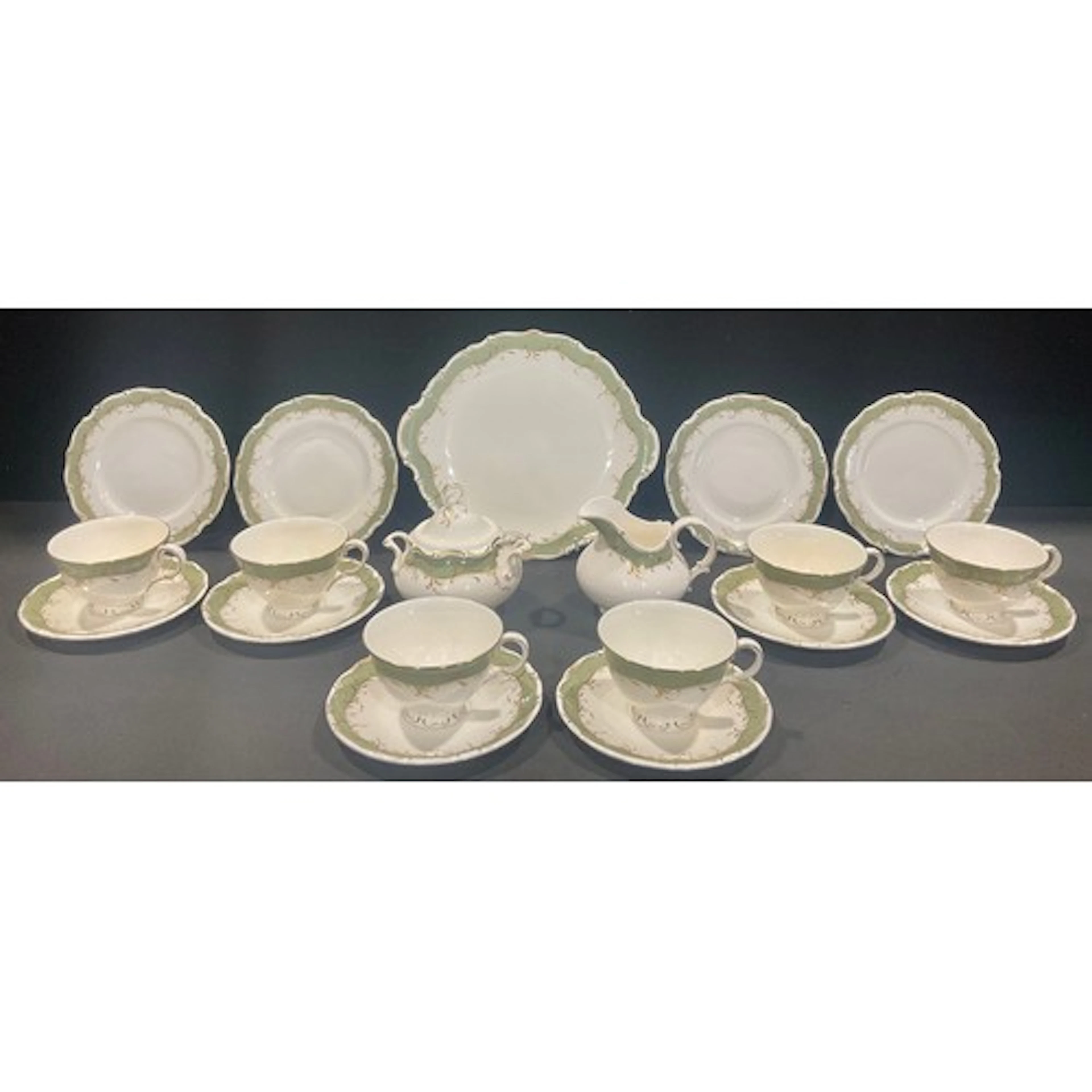A Royal Doulton Fontainebleau part tea service